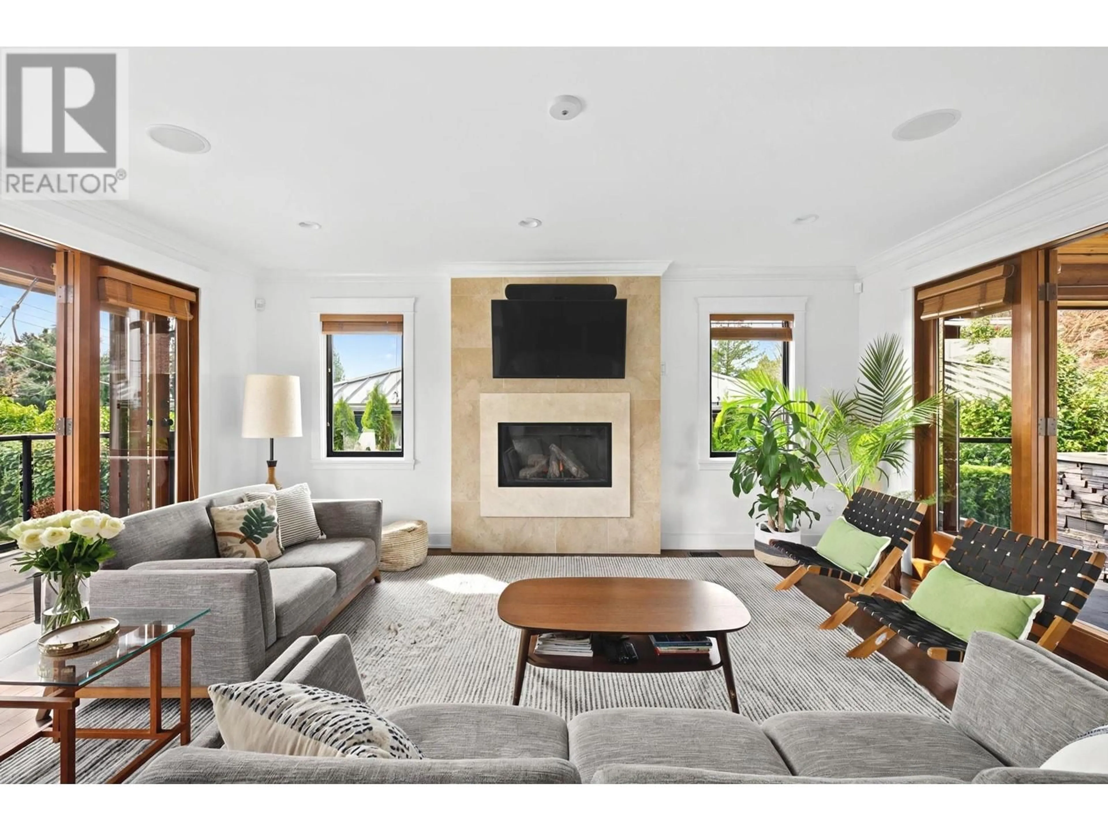 Living room with furniture, ceramic/tile floor for 1031 INGLEWOOD AVENUE, West Vancouver British Columbia V7T1Y1