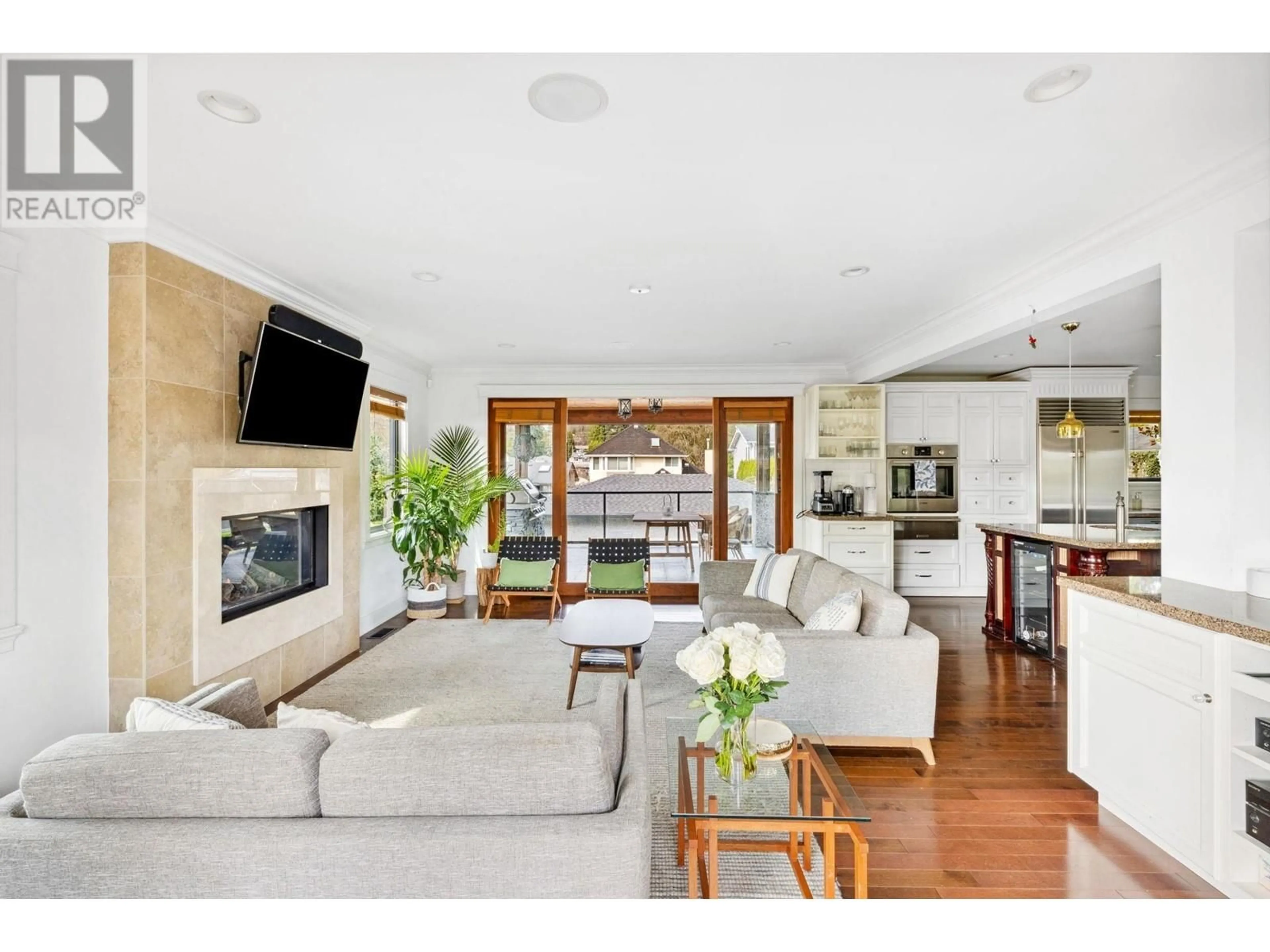Living room with furniture, unknown for 1031 INGLEWOOD AVENUE, West Vancouver British Columbia V7T1Y1