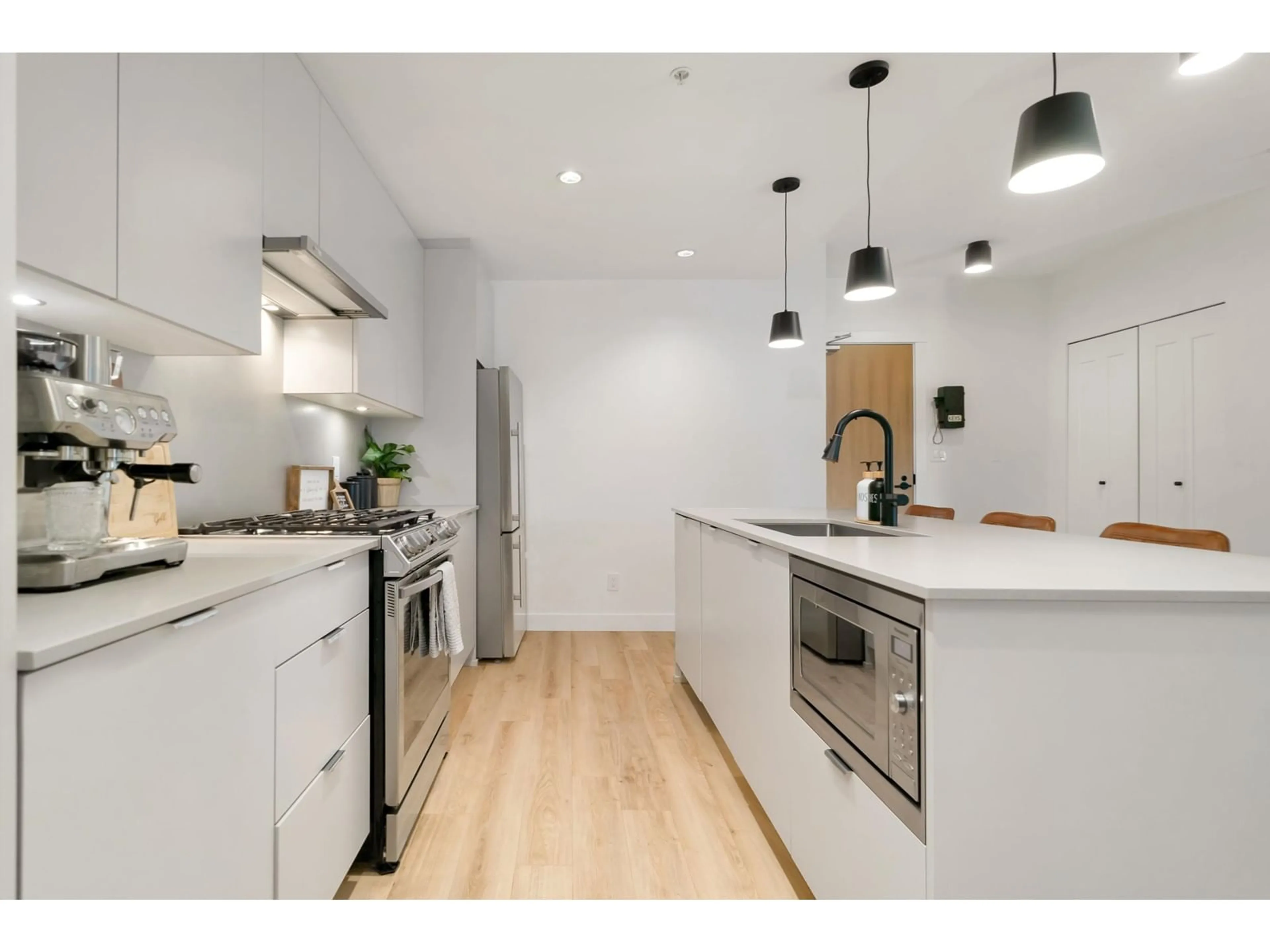 Unknown for 315 - 2493 MONTROSE, Abbotsford British Columbia V2S0L4