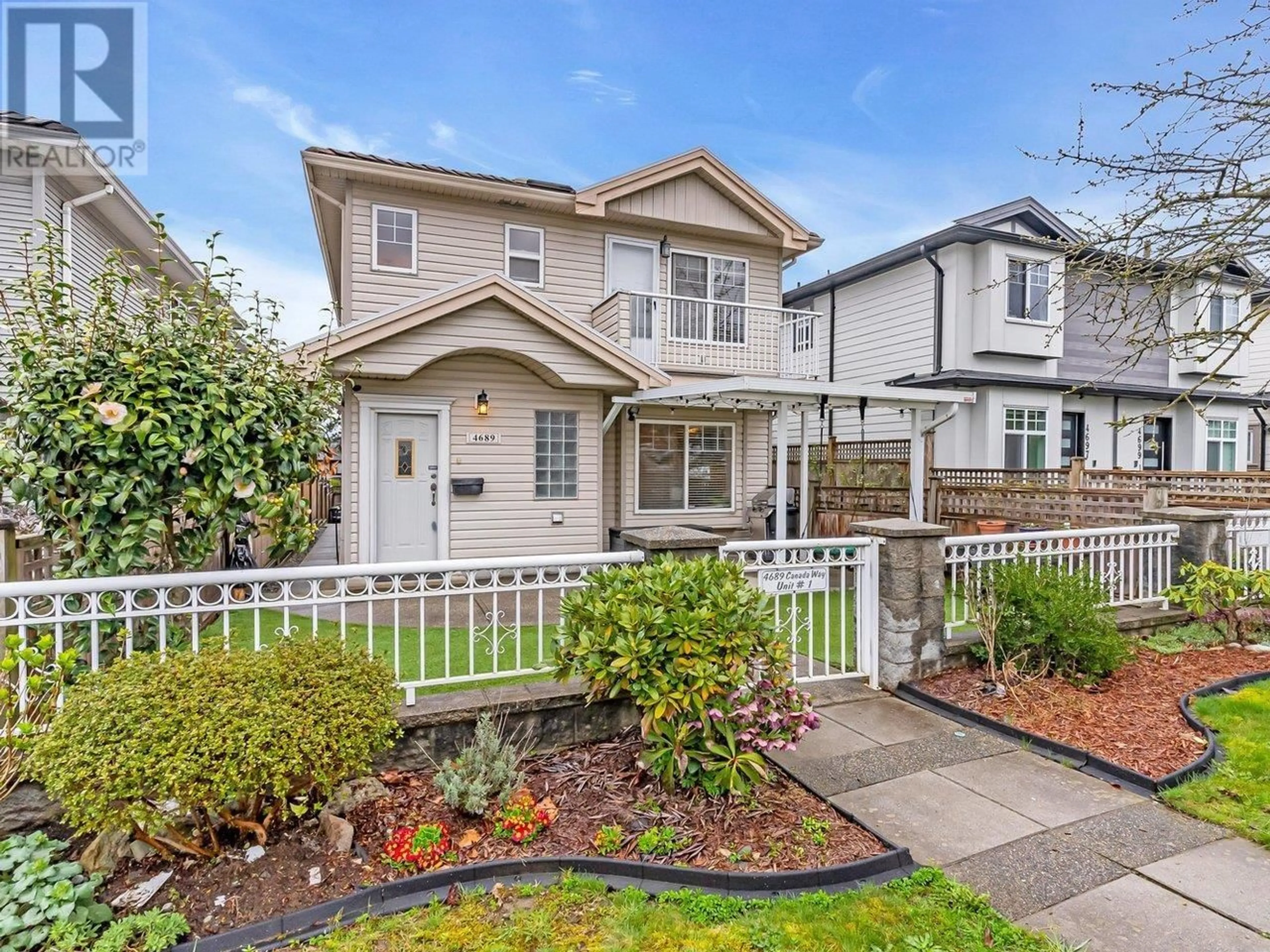 Home with vinyl exterior material, street for 1 - 4689 CANADA WAY, Burnaby British Columbia V5G1K9