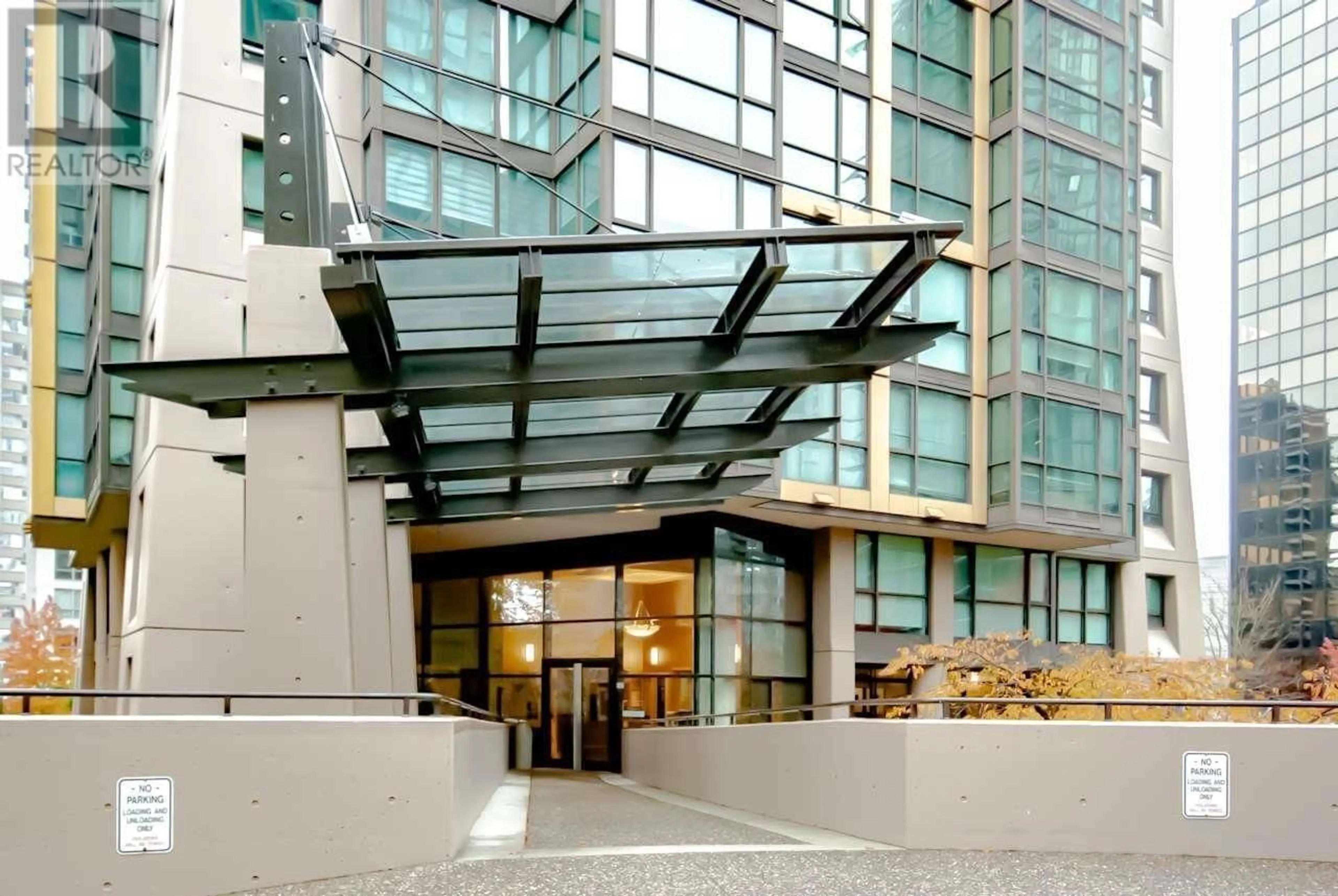 Indoor foyer for 909 - 1367 ALBERNI STREET, Vancouver British Columbia V6E4R9