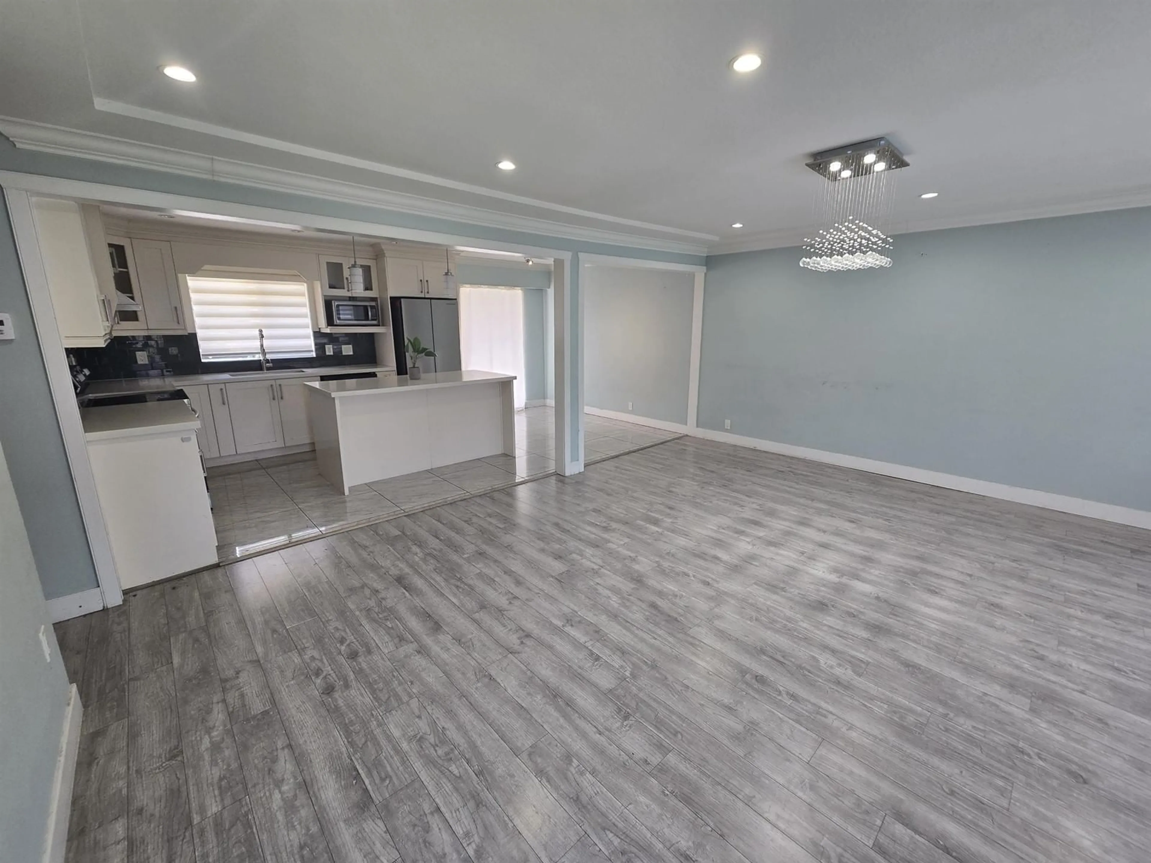 Open concept kitchen, unknown for 11352 GLEN AVON, Surrey British Columbia V3R4Y5