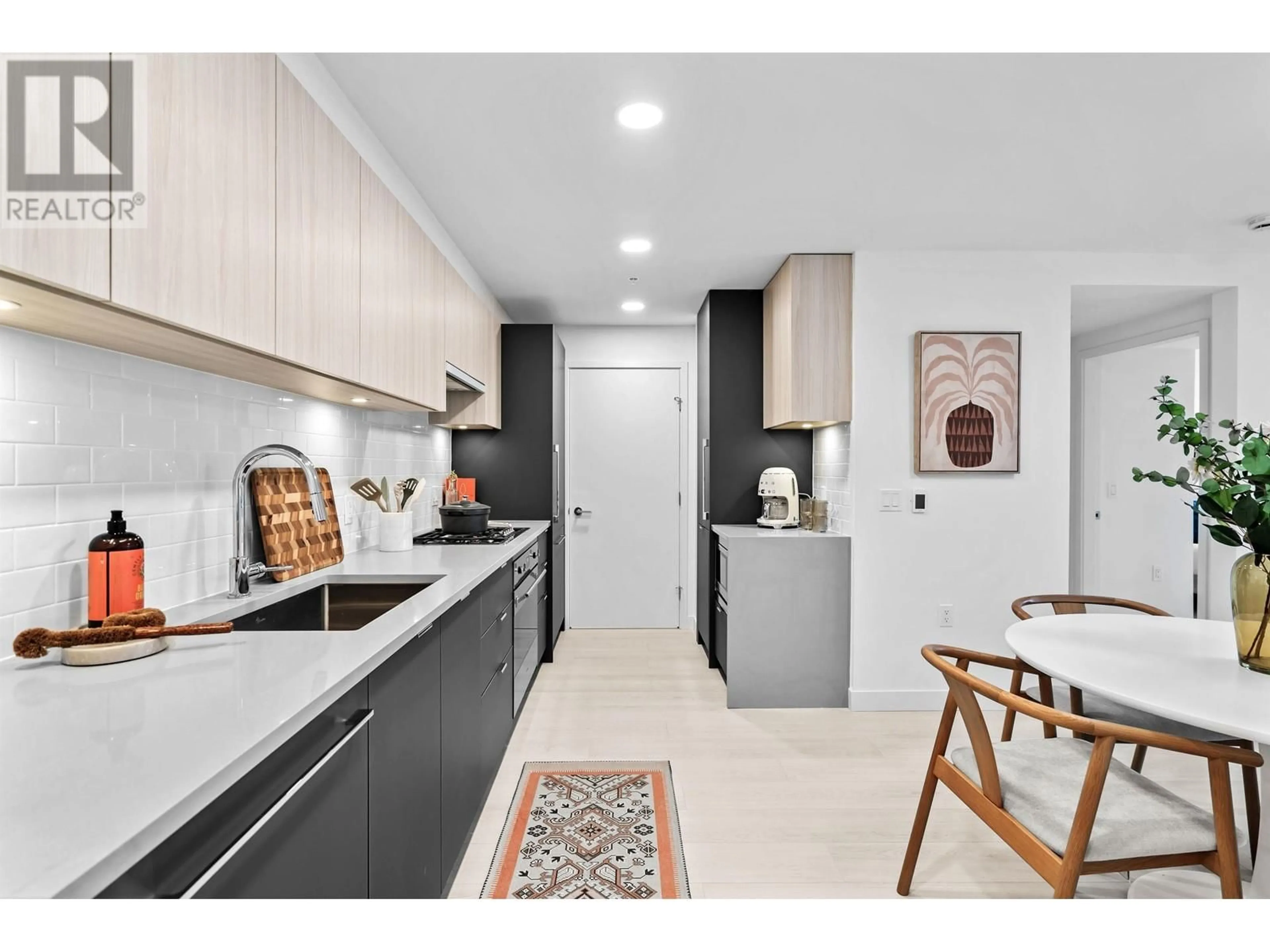 Open concept kitchen, ceramic/tile floor for 303 - 2419 GRANT STREET, Vancouver British Columbia V0V0V0