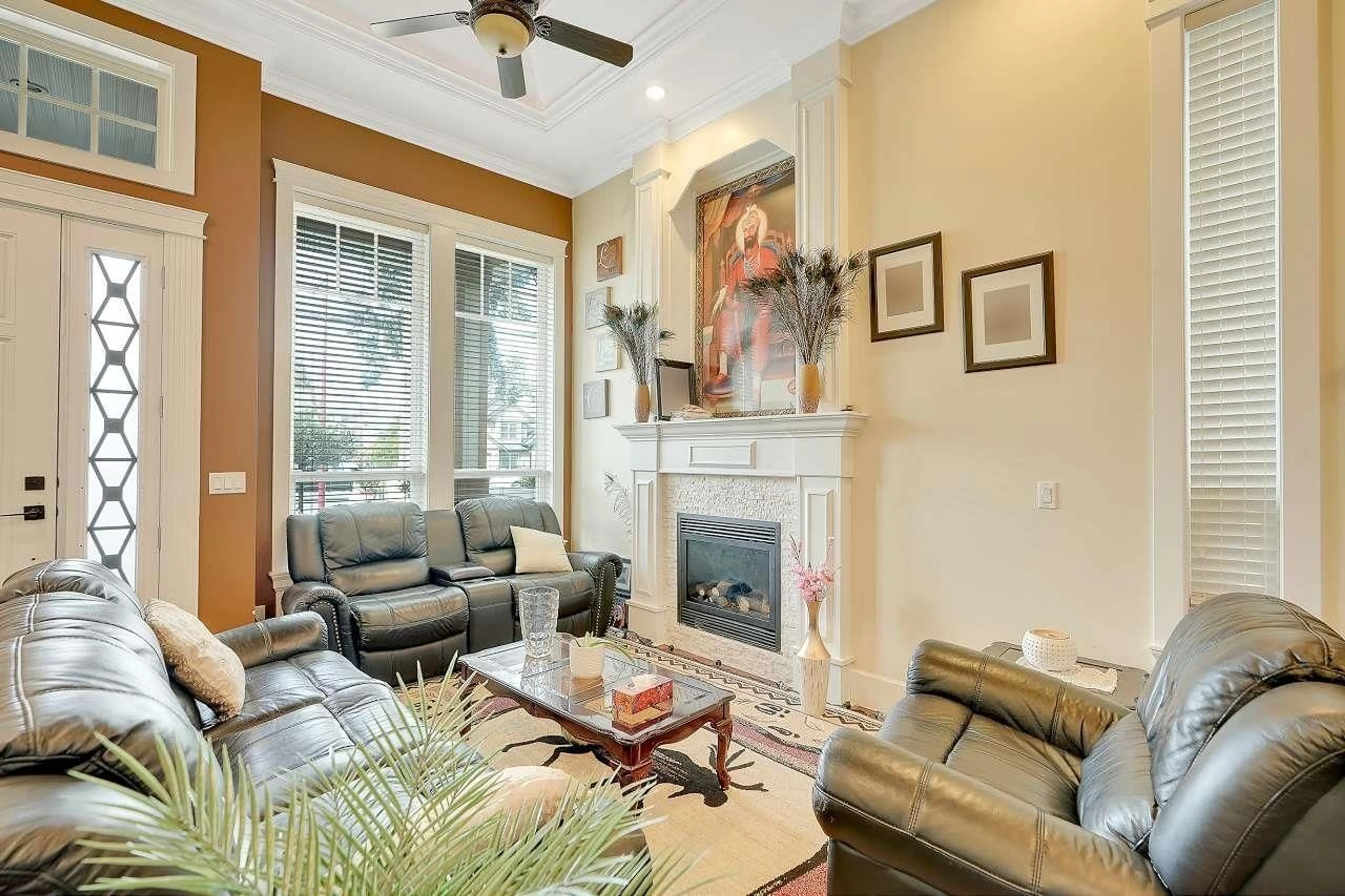 Living room with furniture, ceramic/tile floor for 11718 84, Delta British Columbia V4C2M3