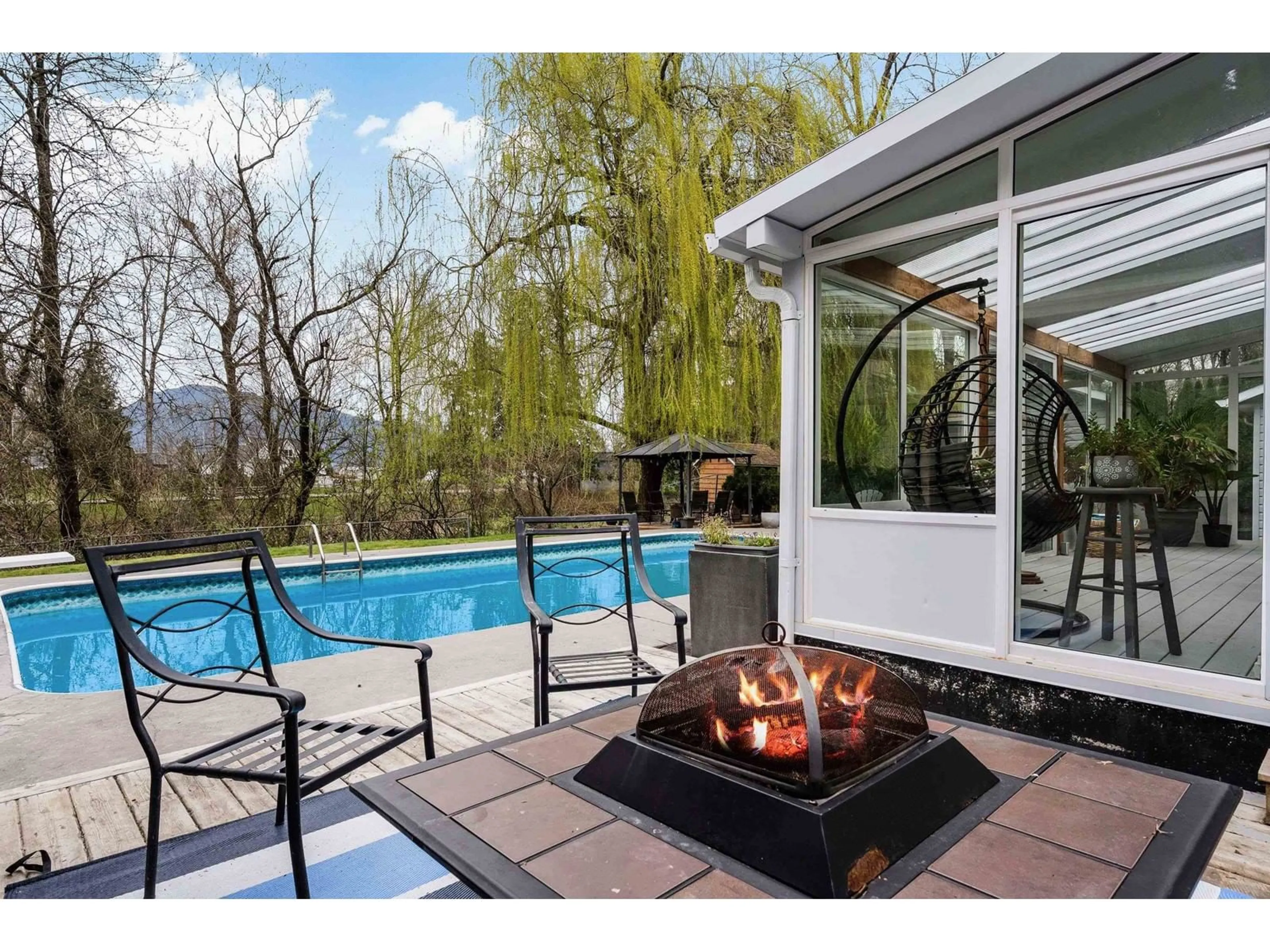 Patio, water/lake/river/ocean view for 10161 BEAVER CRESCENT, Chilliwack British Columbia V2P7X4