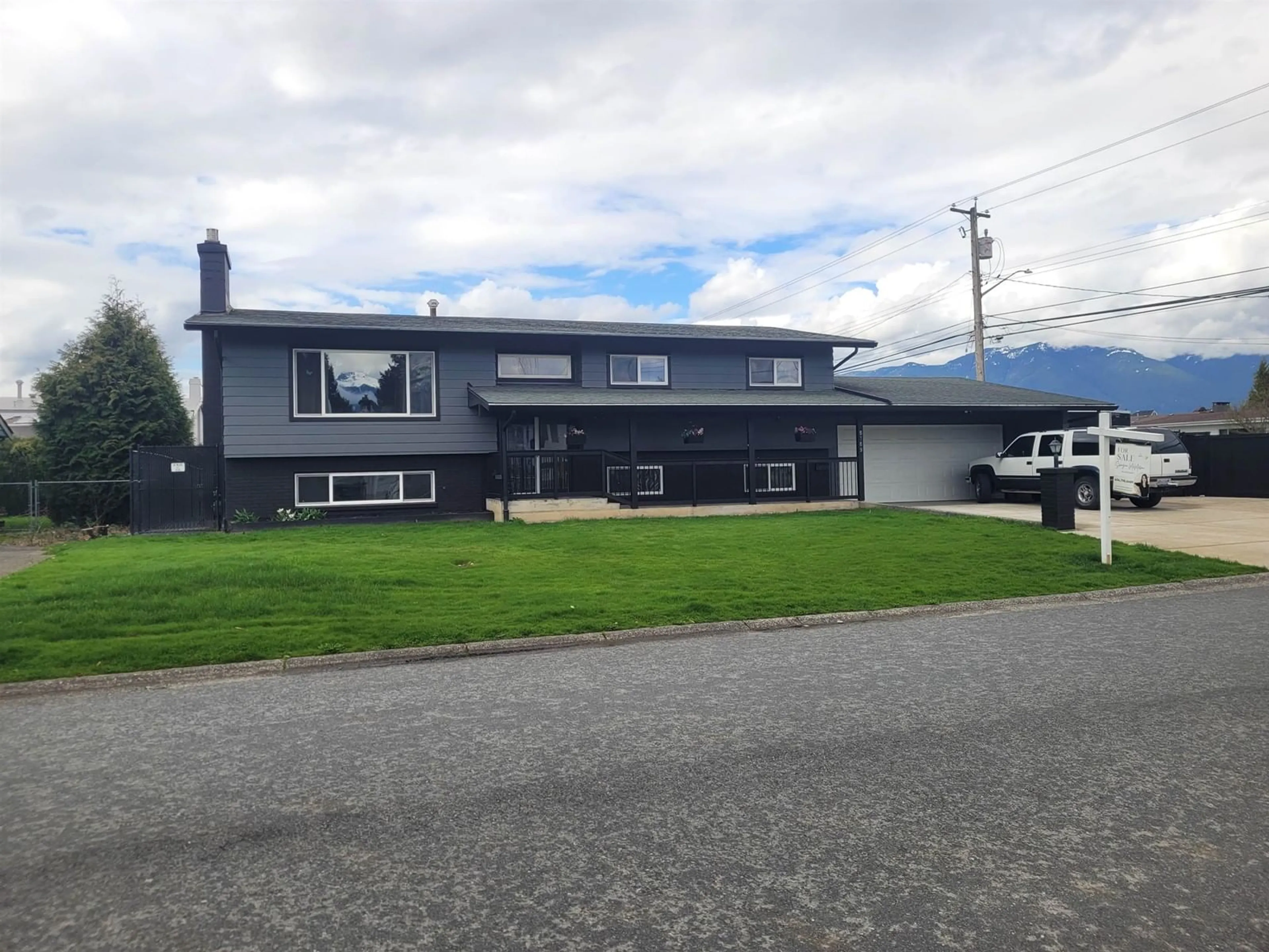 Home with vinyl exterior material, mountain view for 8789 BUTCHART STREET, Chilliwack British Columbia V2P5S2
