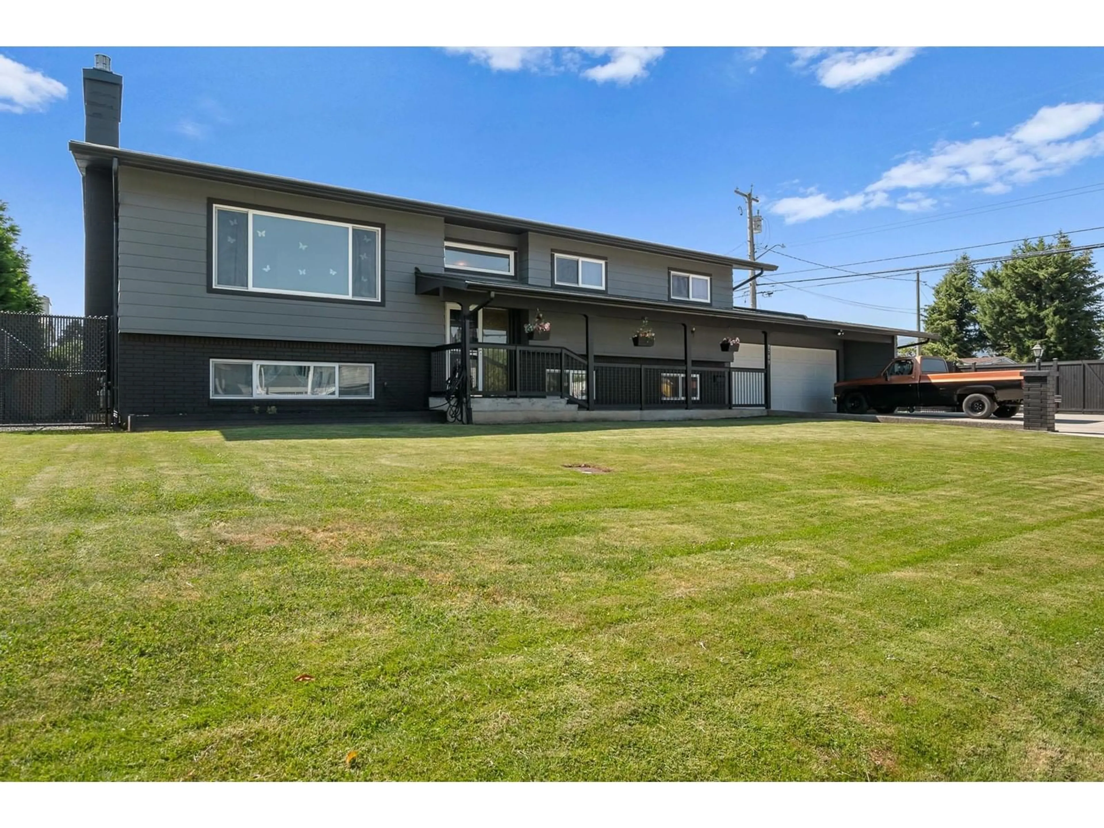 A pic from outside/outdoor area/front of a property/back of a property/a pic from drone, unknown for 8789 BUTCHART STREET, Chilliwack British Columbia V2P5S2