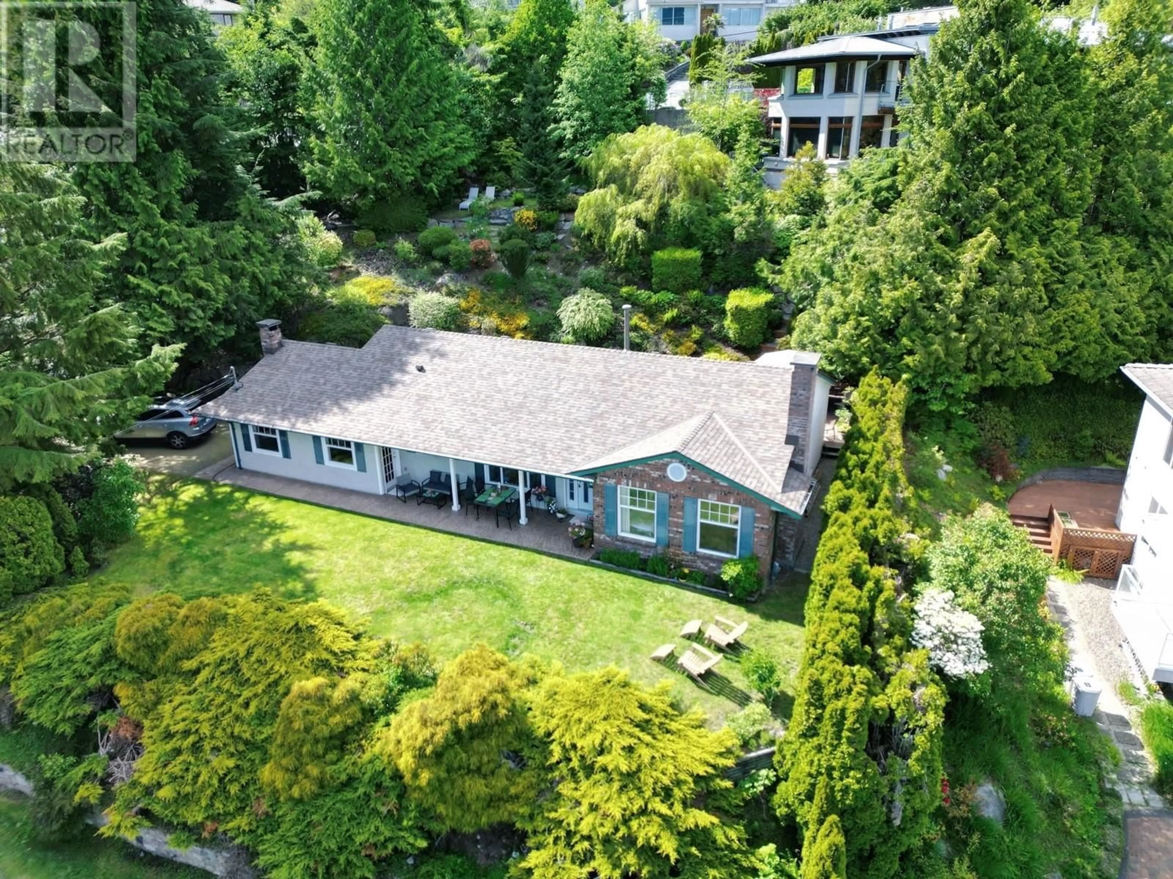 A pic from outside/outdoor area/front of a property/back of a property/a pic from drone, unknown for 540 CRAIGMOHR DRIVE, West Vancouver British Columbia V7S1W6