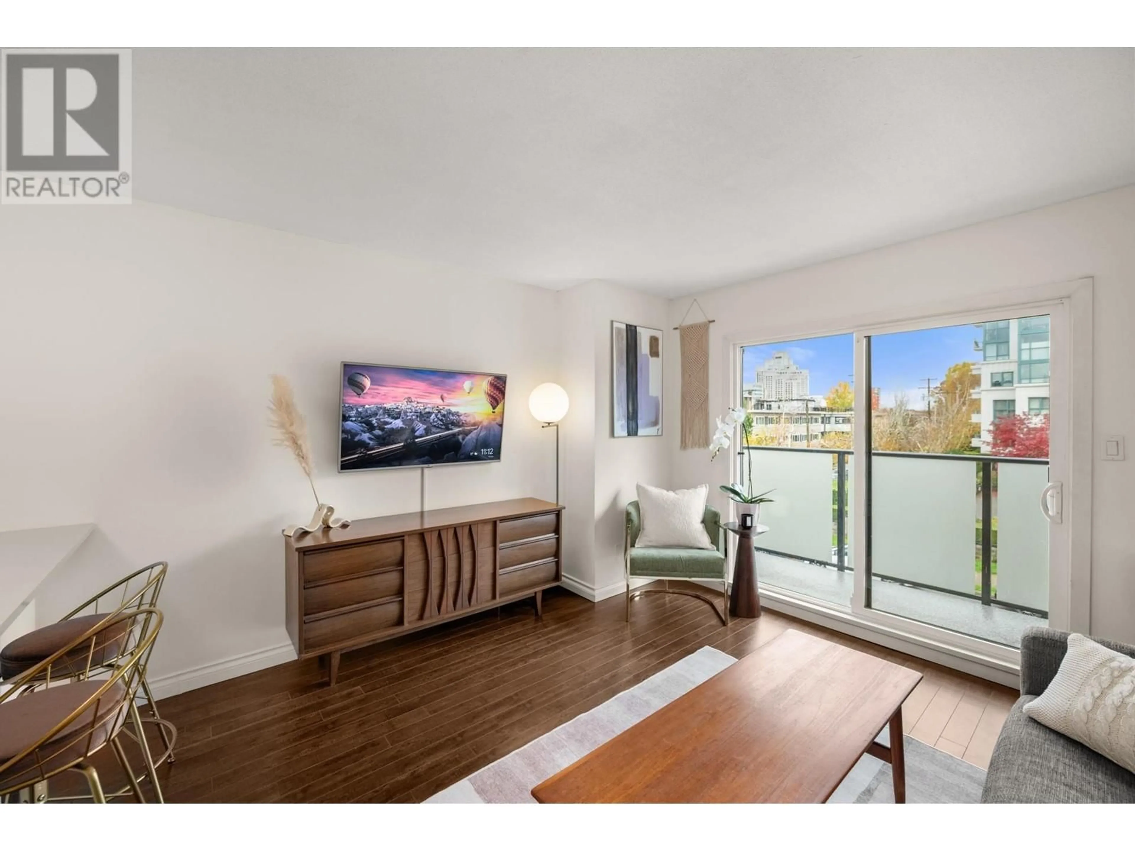 Living room with furniture, wood/laminate floor for 204 - 1205 14TH AVENUE, Vancouver British Columbia V6H1P7