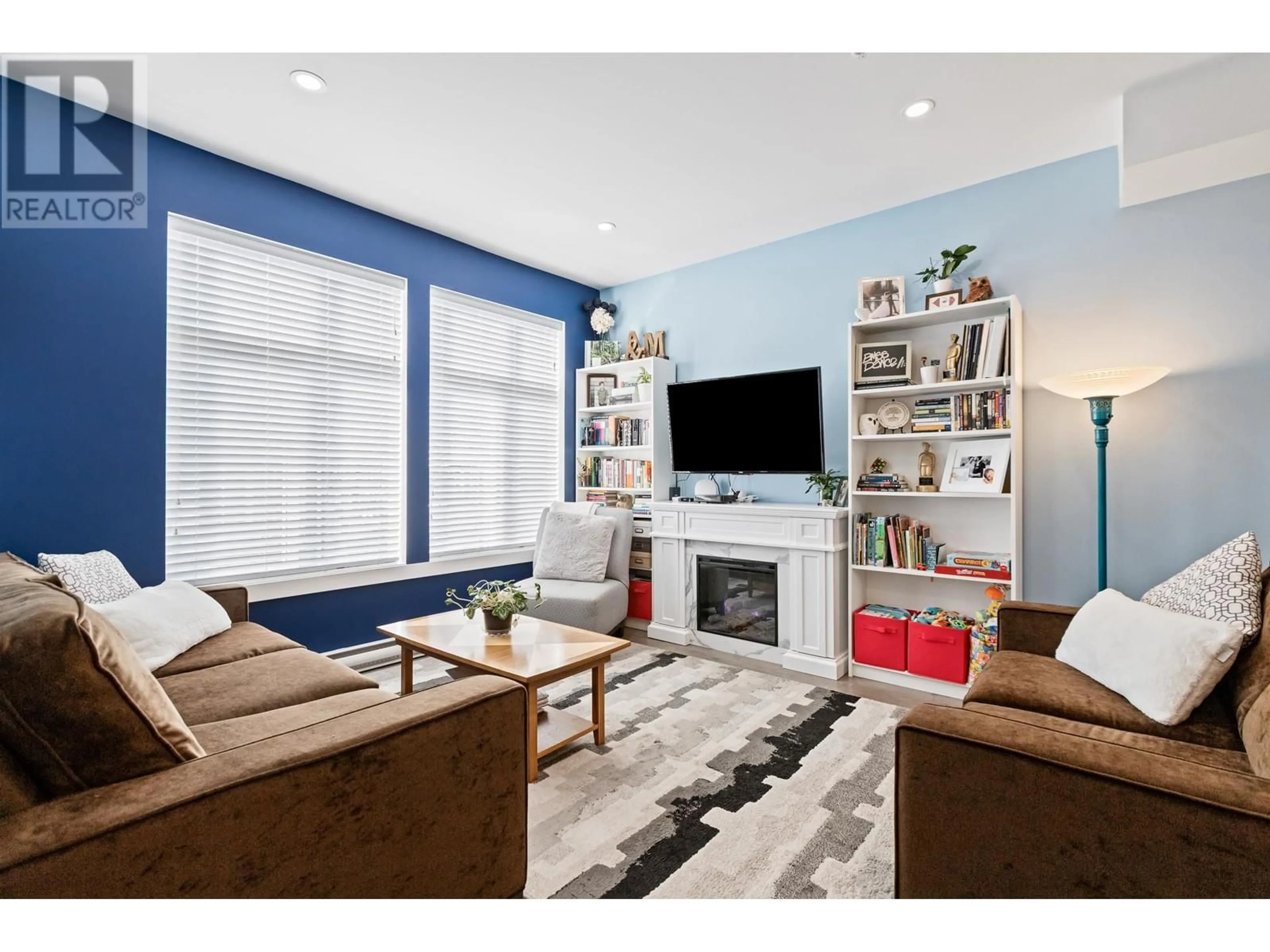 Living room with furniture, unknown for 83 - 24108 104 AVENUE, Maple Ridge British Columbia V2W0G4