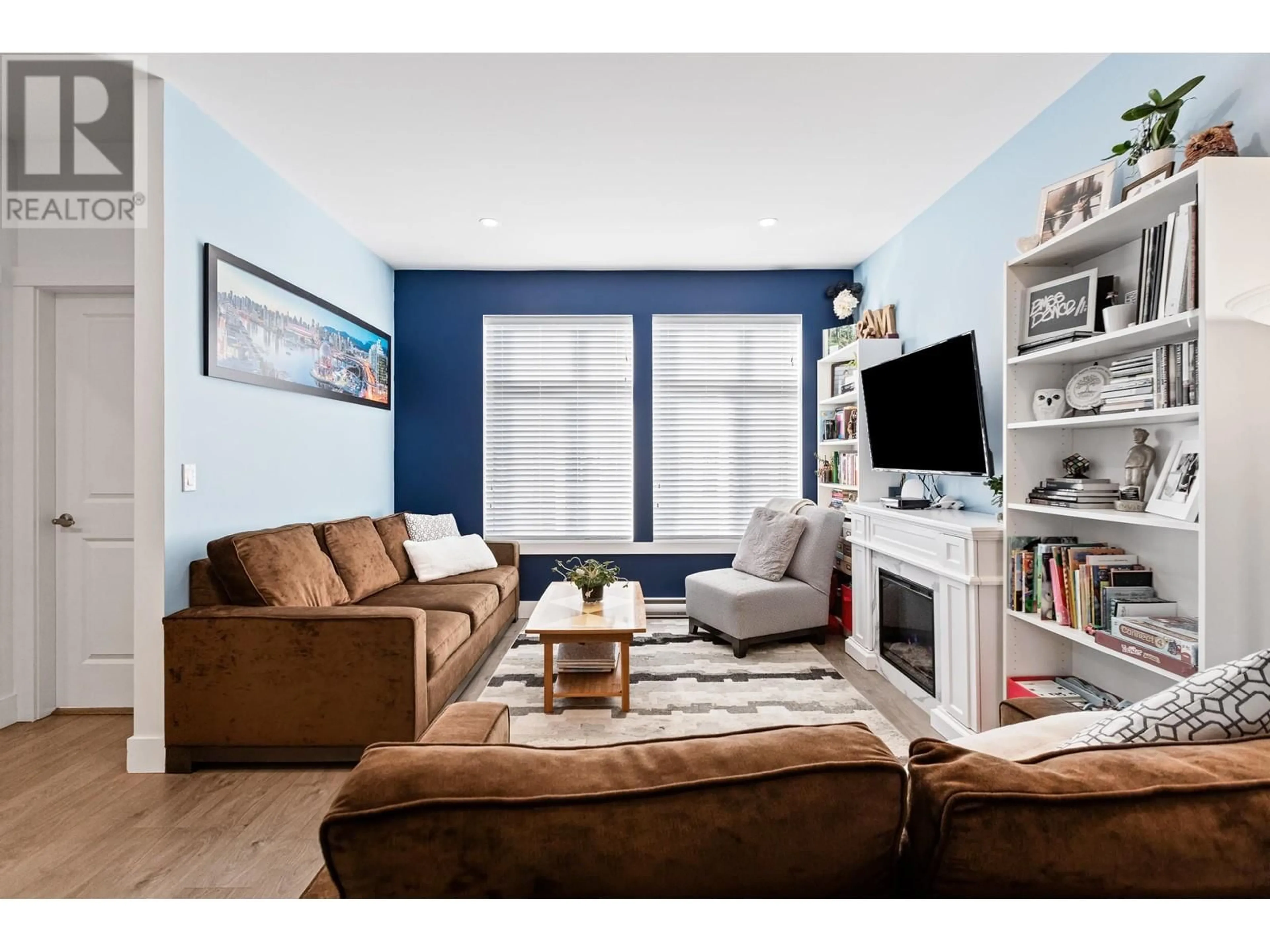 Living room with furniture, wood/laminate floor for 83 - 24108 104 AVENUE, Maple Ridge British Columbia V2W0G4