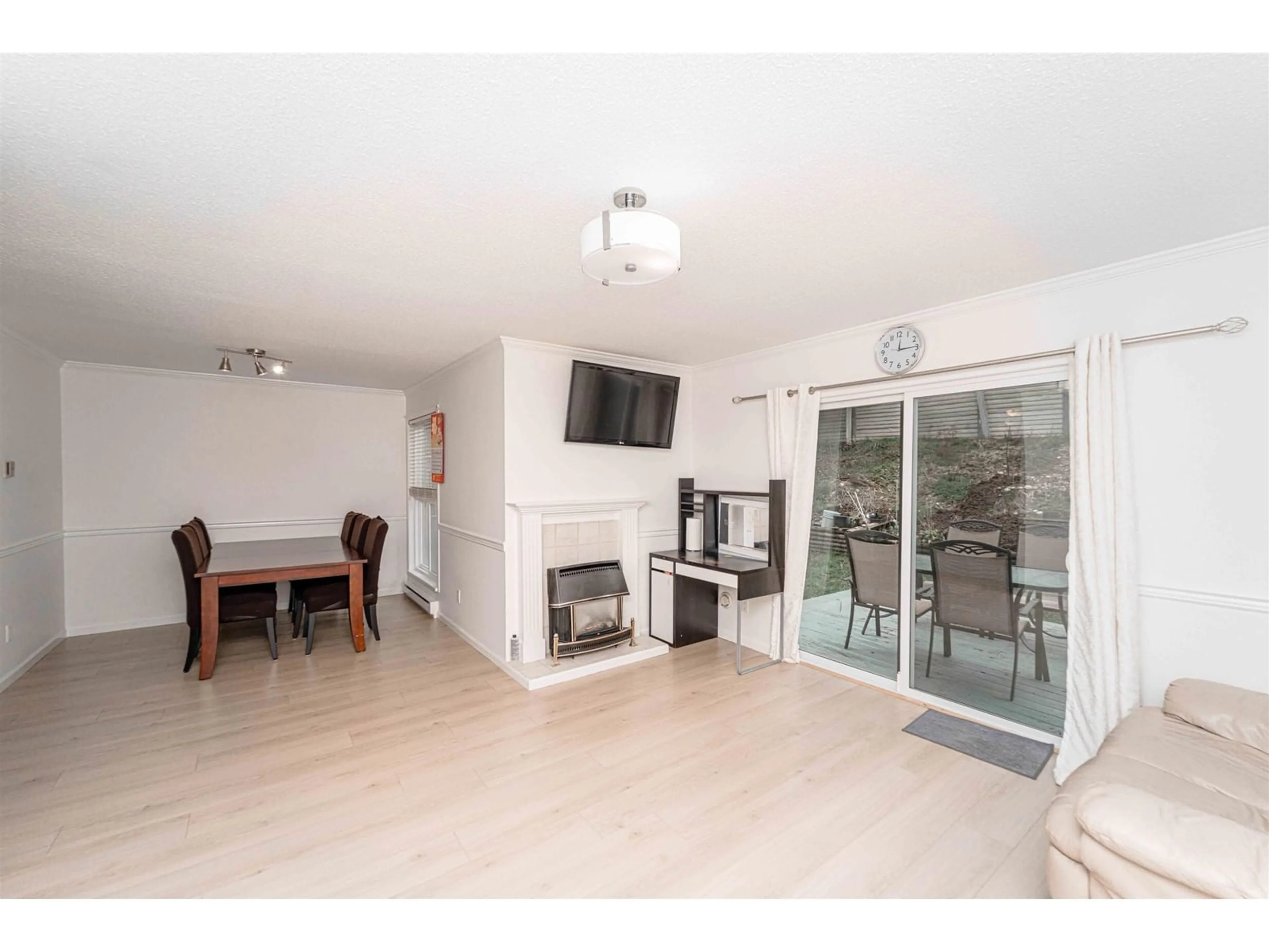 Unknown for 300 - 32550 MACLURE, Abbotsford British Columbia V2T4N3