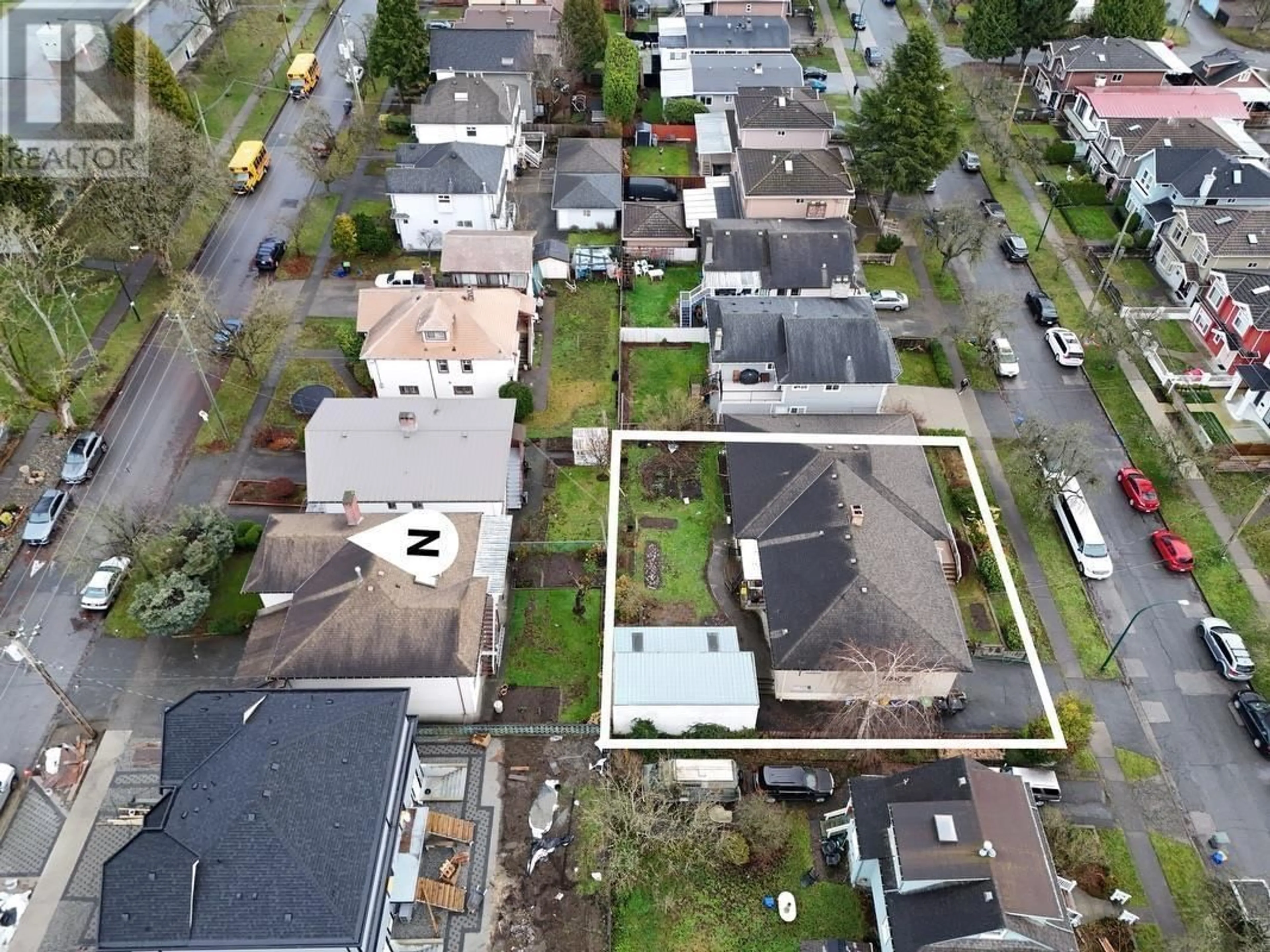 A pic from outside/outdoor area/front of a property/back of a property/a pic from drone, street for 753 55TH AVENUE, Vancouver British Columbia V5X1N8