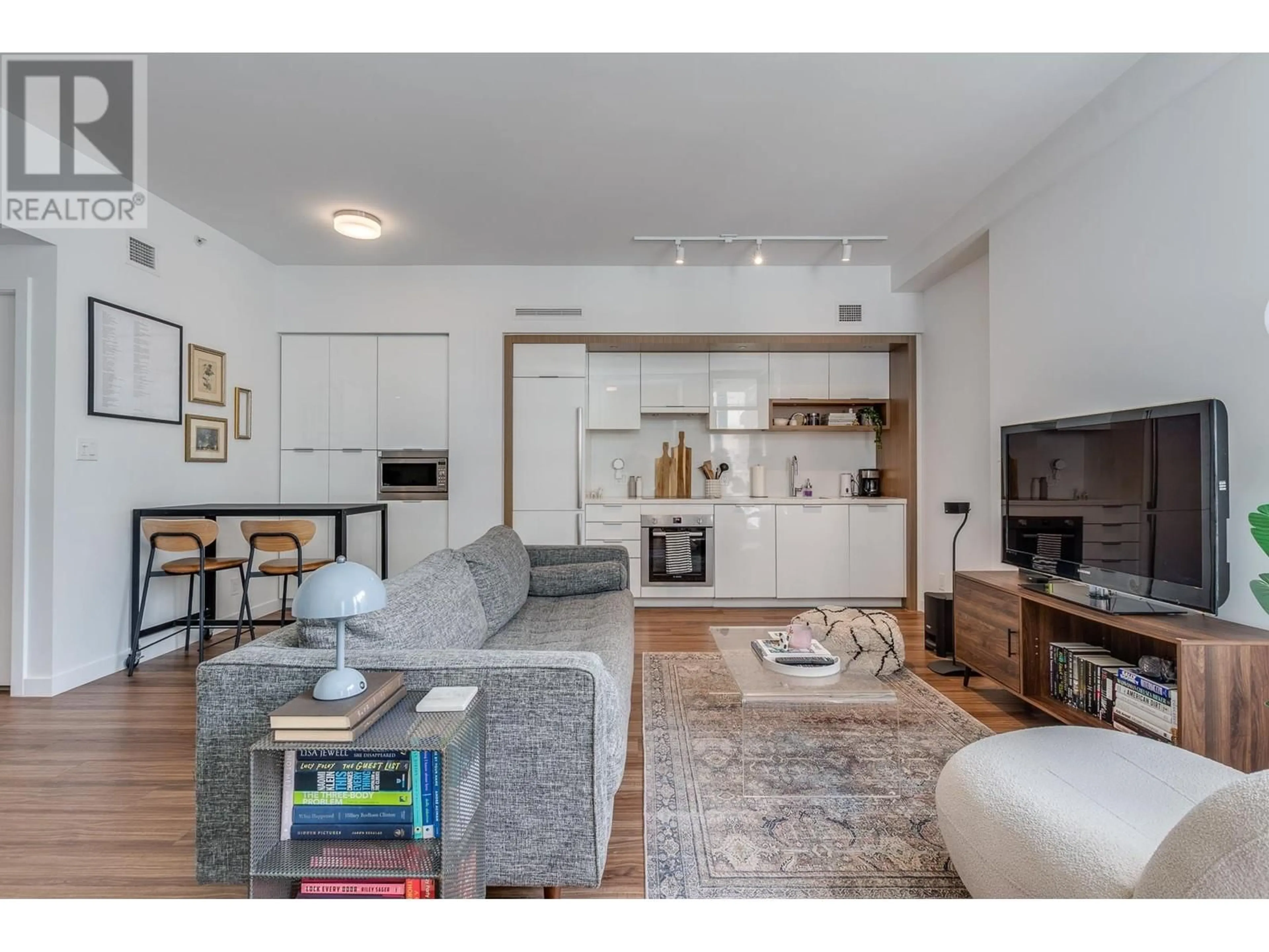 Living room with furniture, unknown for 516 - 1661 QUEBEC STREET, Vancouver British Columbia V6A0H2