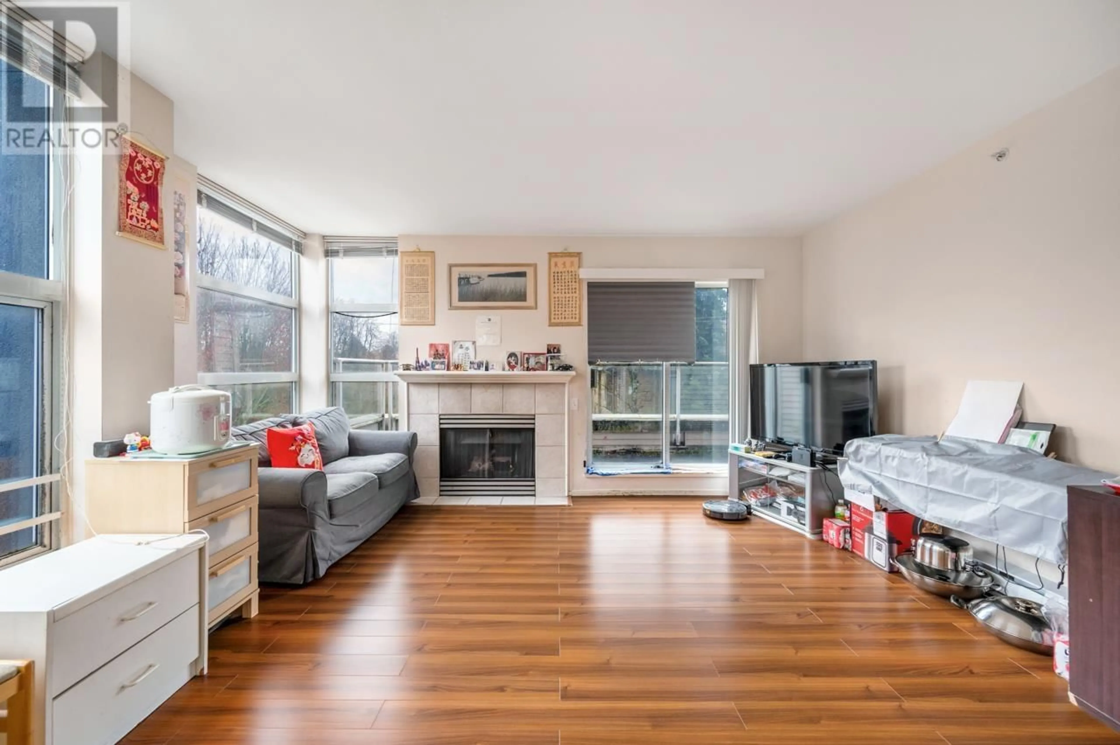 Living room with furniture, wood/laminate floor for PH6 - 418 BROADWAY, Vancouver British Columbia V5T1X2
