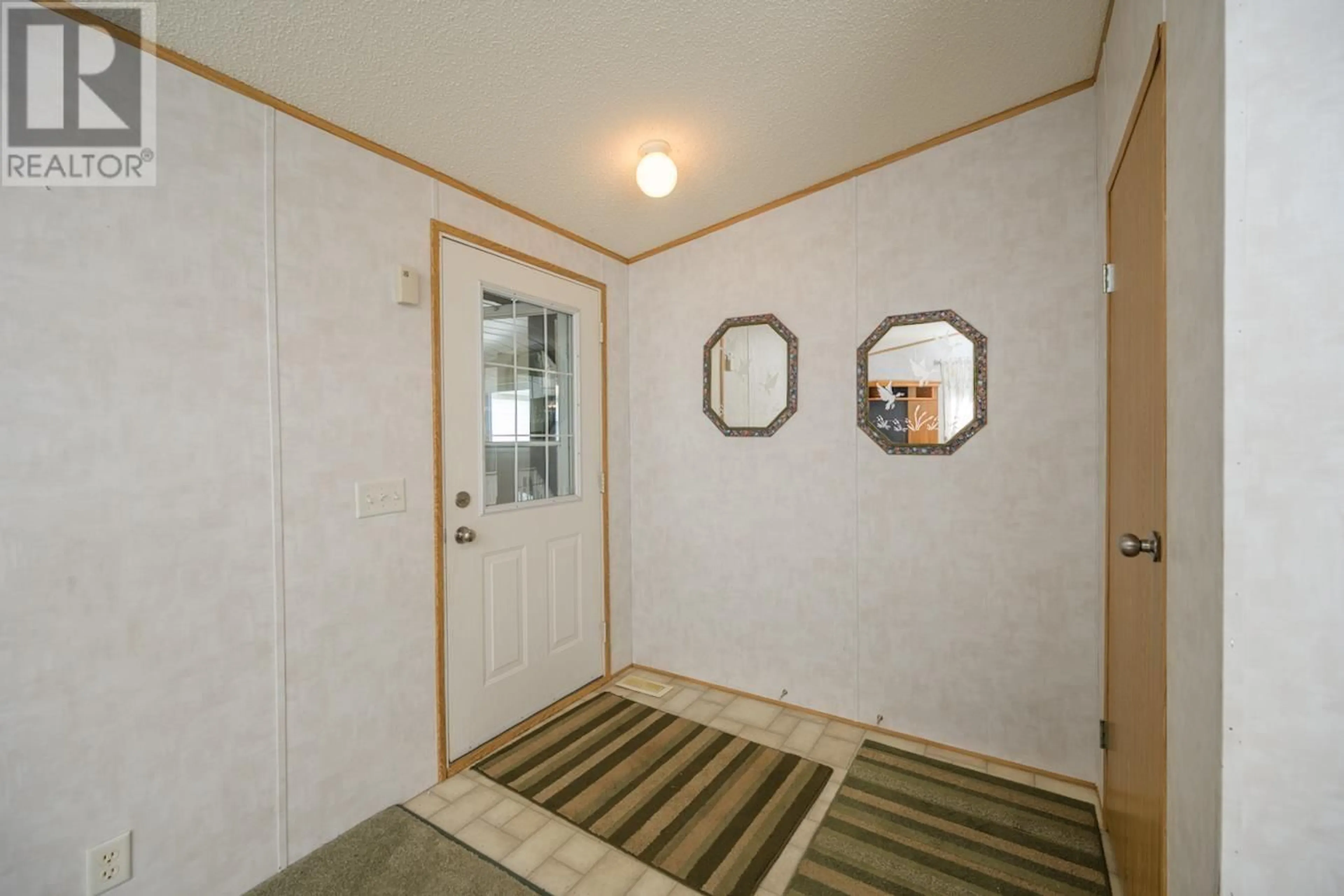 Indoor entryway for 65 - 7817 97 HIGHWAY, Prince George British Columbia V2N6P6