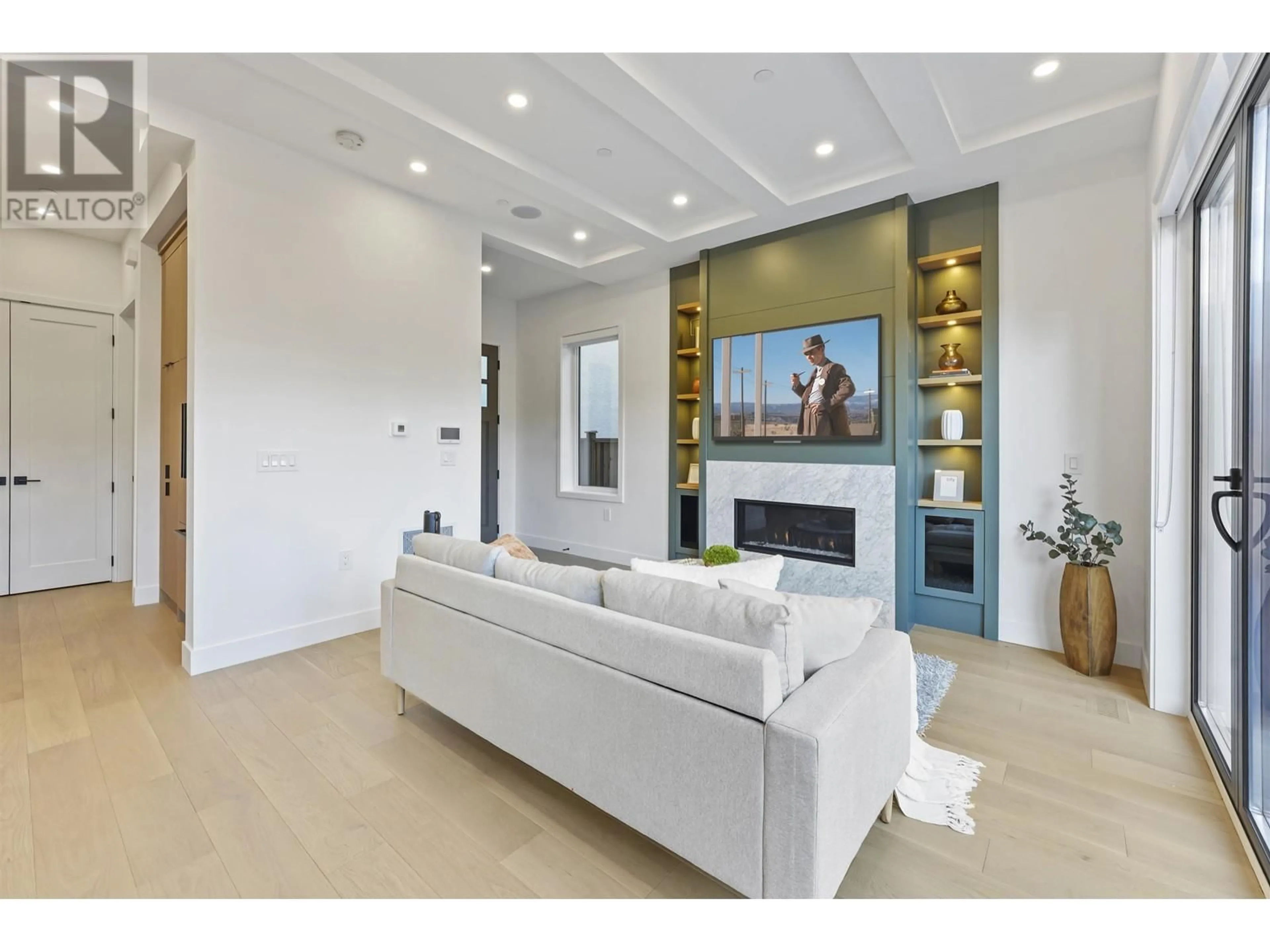Home theater for 2 - 1322 13TH AVENUE, Vancouver British Columbia V5N2B6