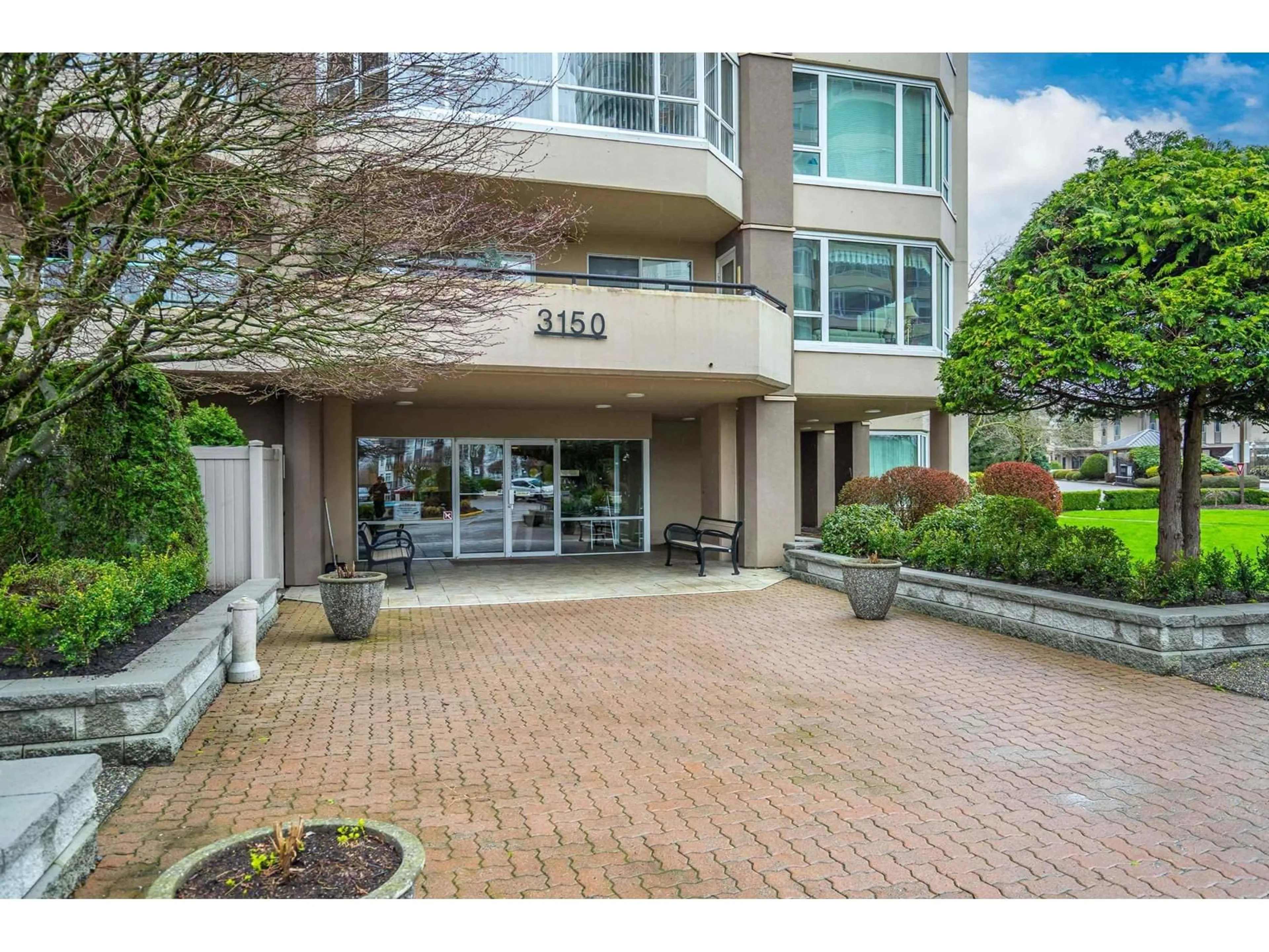 Indoor foyer for 302 - 3150 GLADWIN, Abbotsford British Columbia V2T5S9
