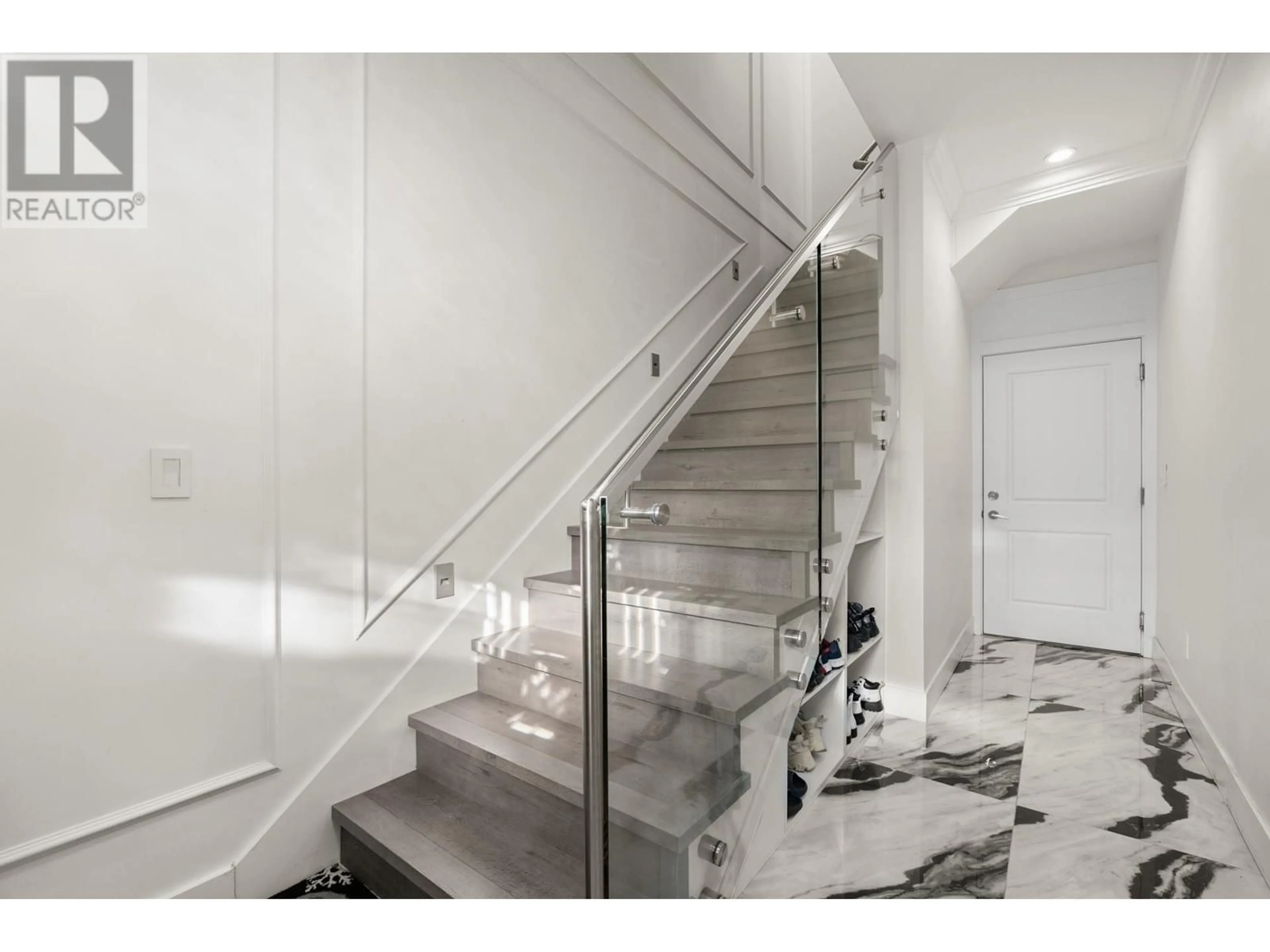 Stairs for 8 - 9219 WILLIAMS ROAD, Richmond British Columbia V7A1G8