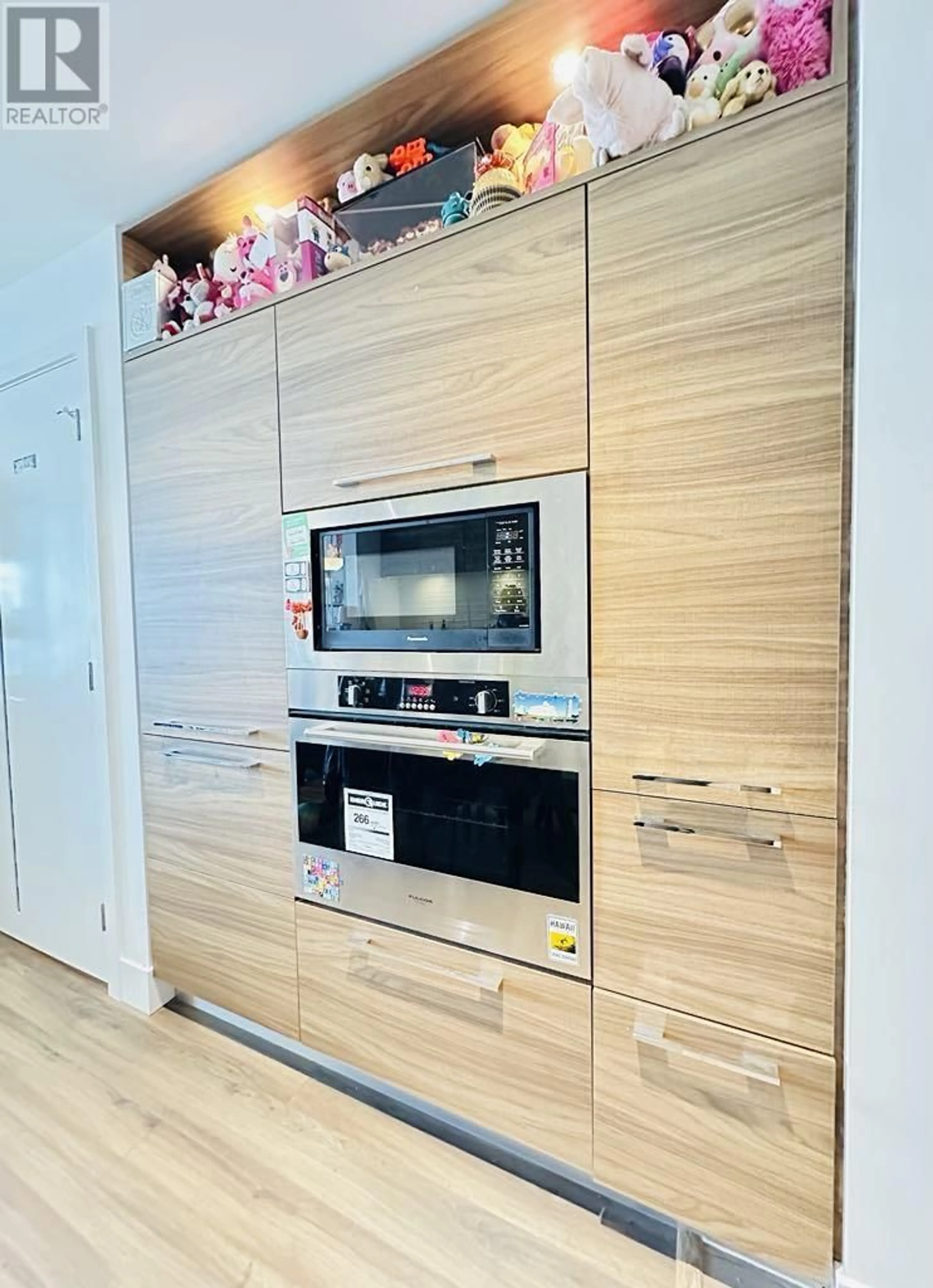 Contemporary kitchen, wood/laminate floor for 1903 - 7303 NOBLE LANE, Burnaby British Columbia V3N0H2