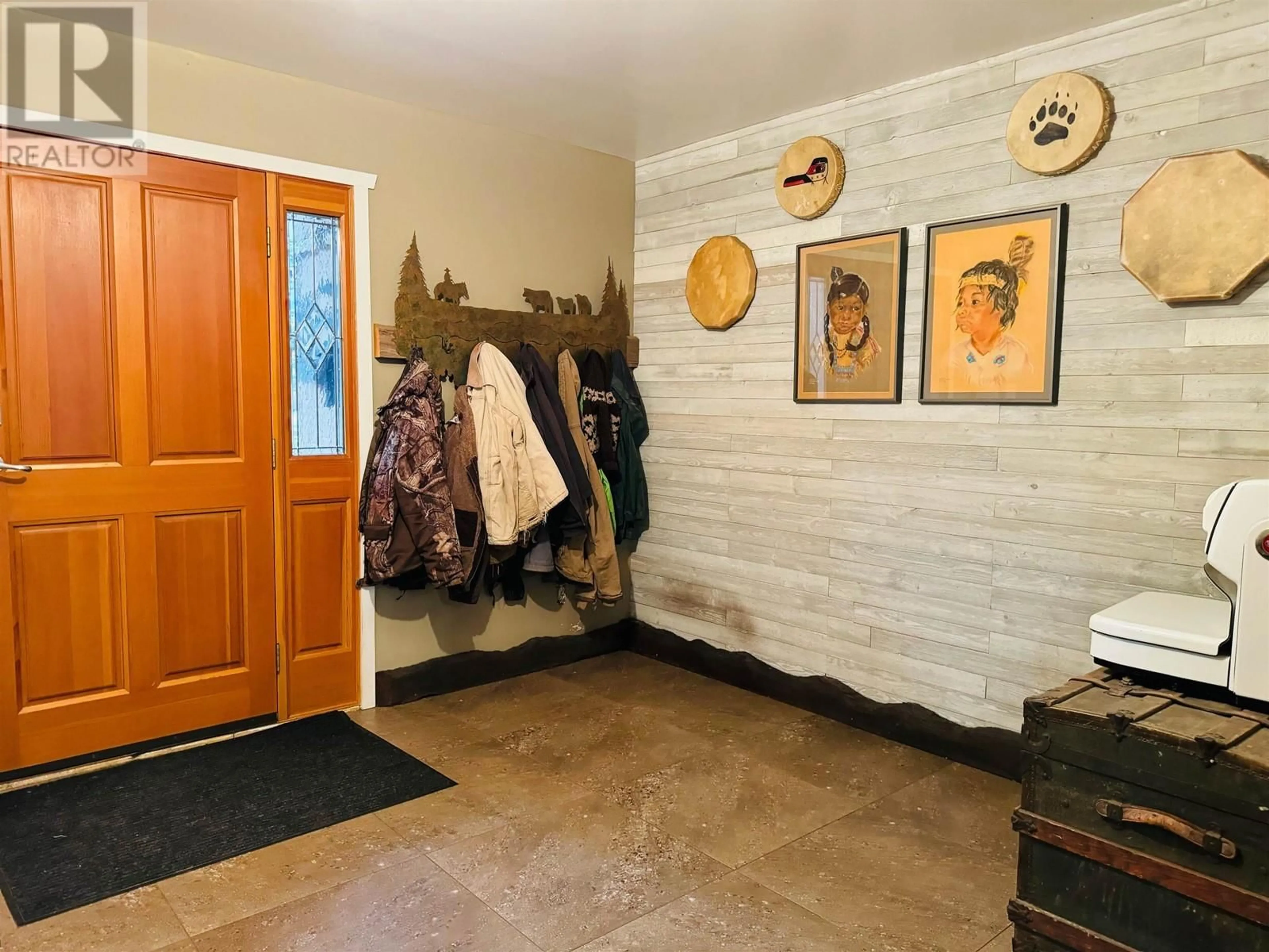 Indoor entryway for 3075 DOG CREEK ROAD, Williams Lake British Columbia V2G4X2
