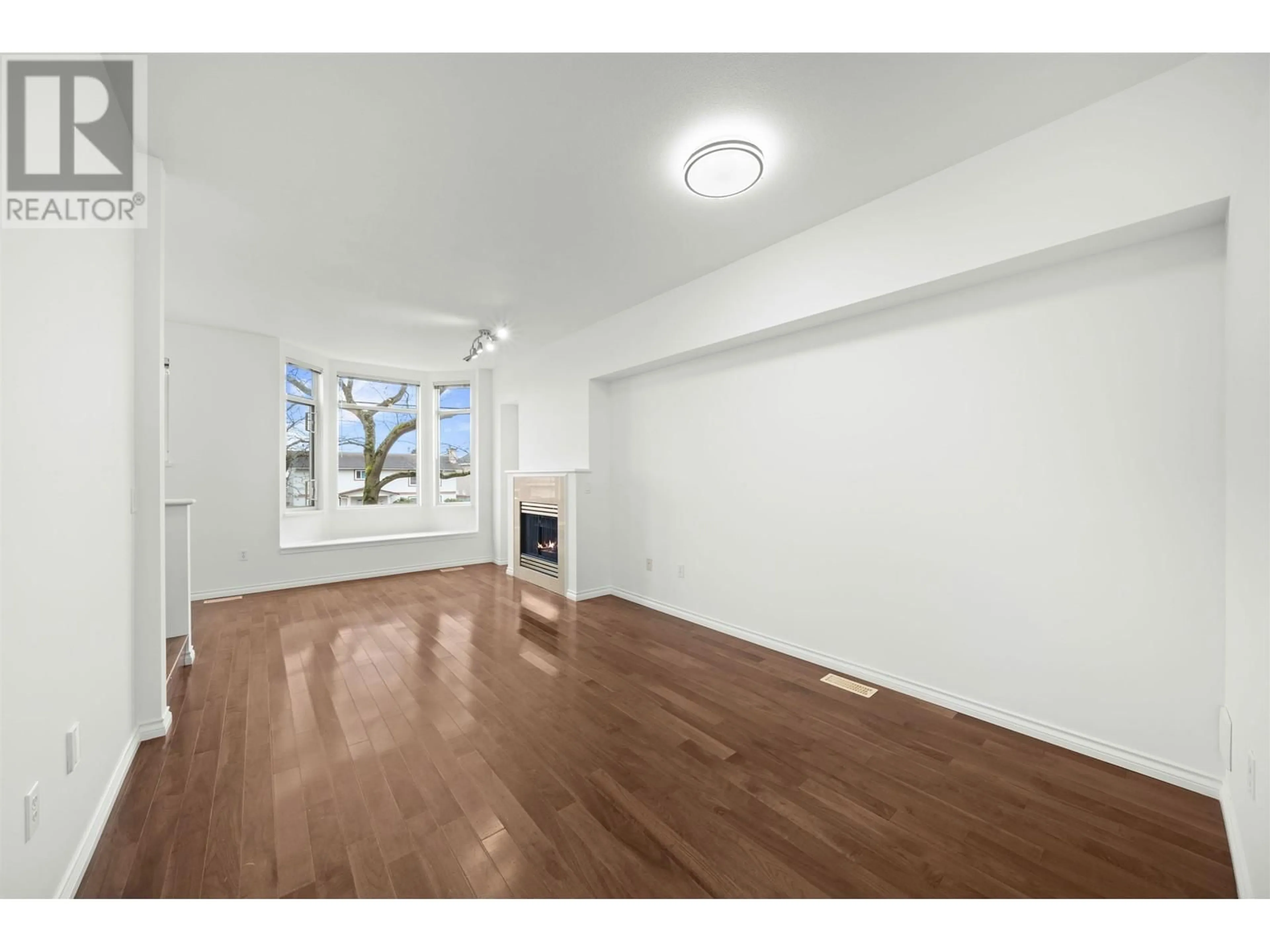 A pic of a room for 9 - 6179 NO 1 ROAD, Richmond British Columbia V7C1T4