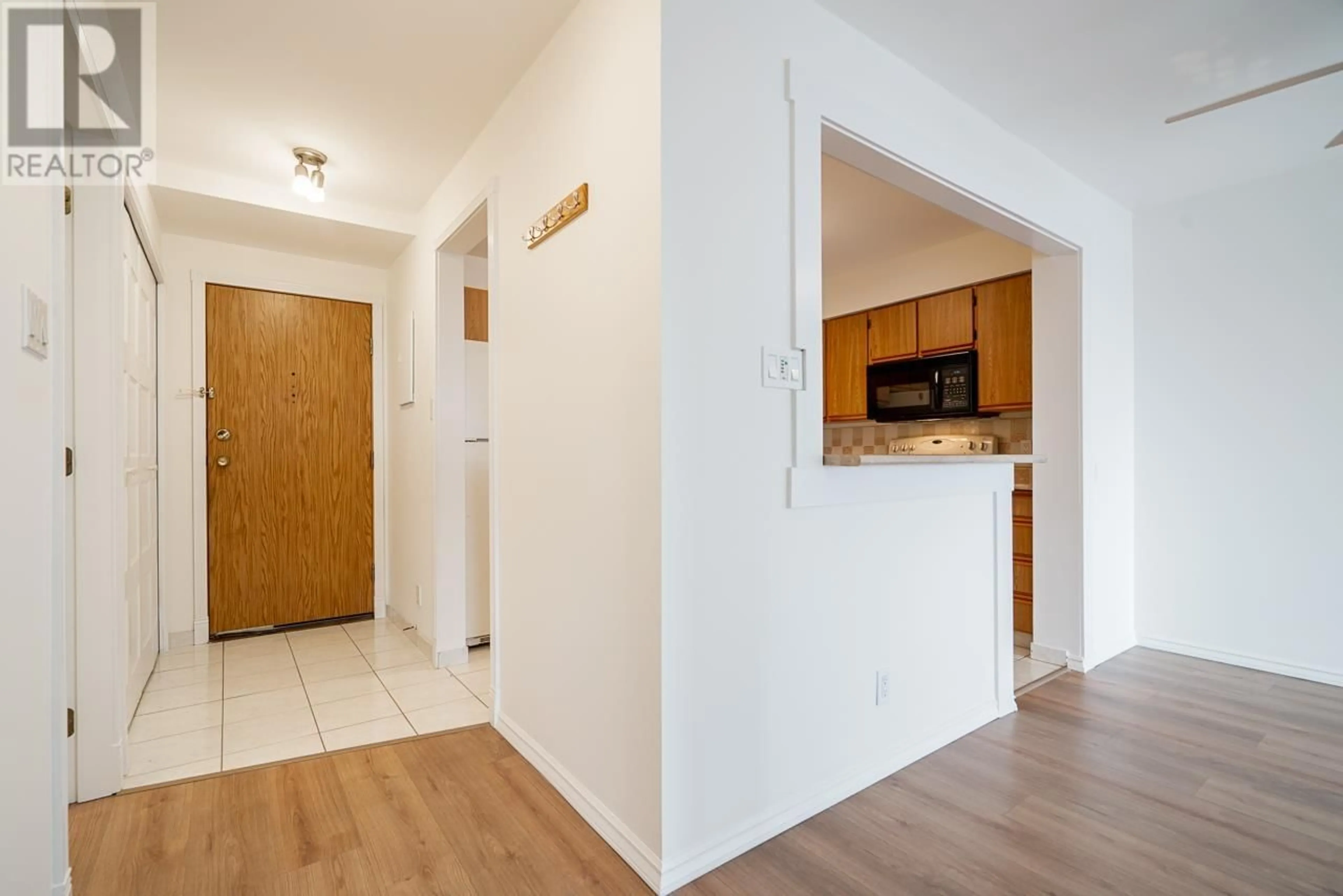 Indoor entryway for 1404 - 615 BELMONT STREET, New Westminster British Columbia V3M6A1