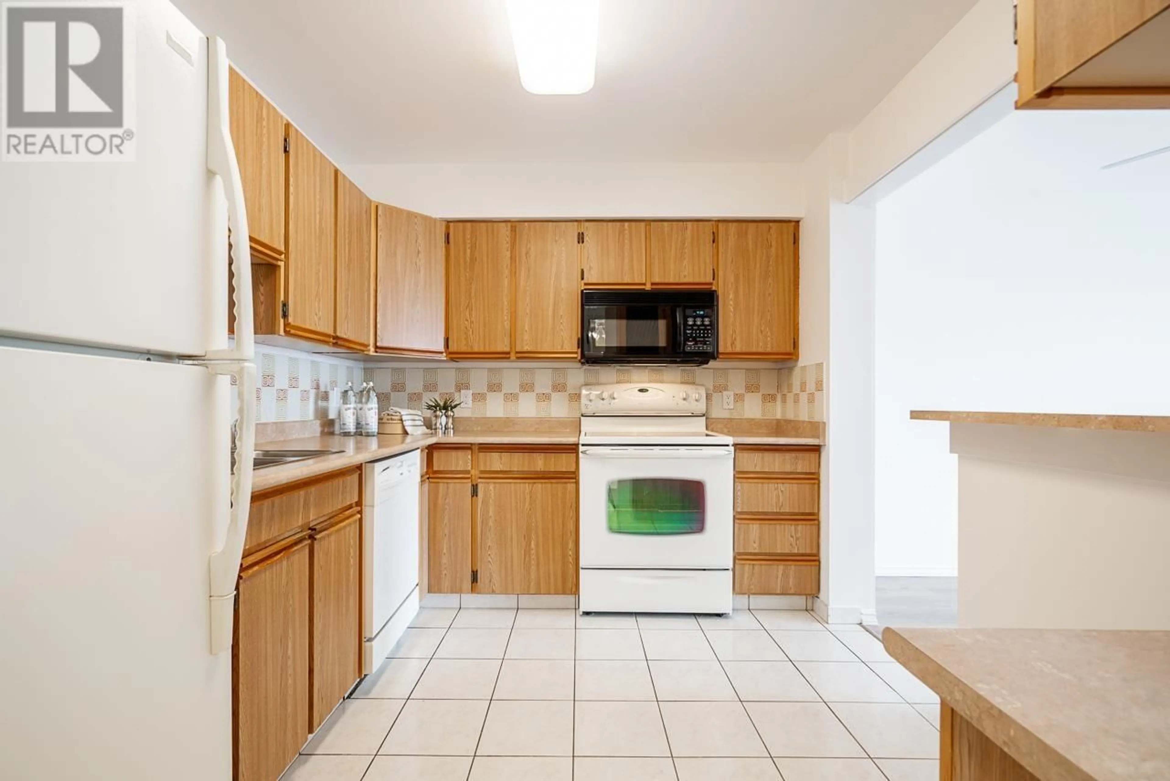 Standard kitchen, ceramic/tile floor for 1404 - 615 BELMONT STREET, New Westminster British Columbia V3M6A1