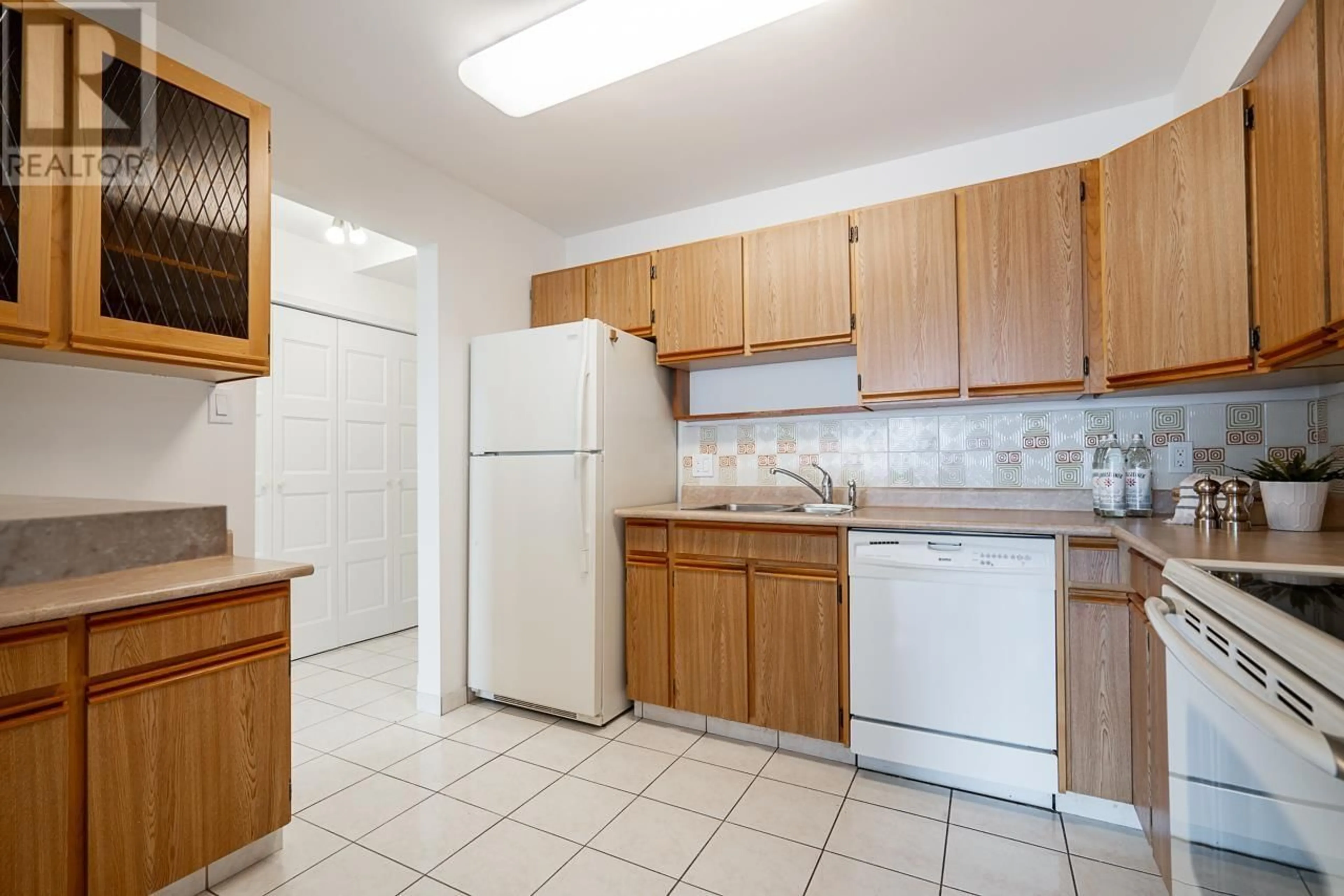 Standard kitchen, unknown for 1404 - 615 BELMONT STREET, New Westminster British Columbia V3M6A1