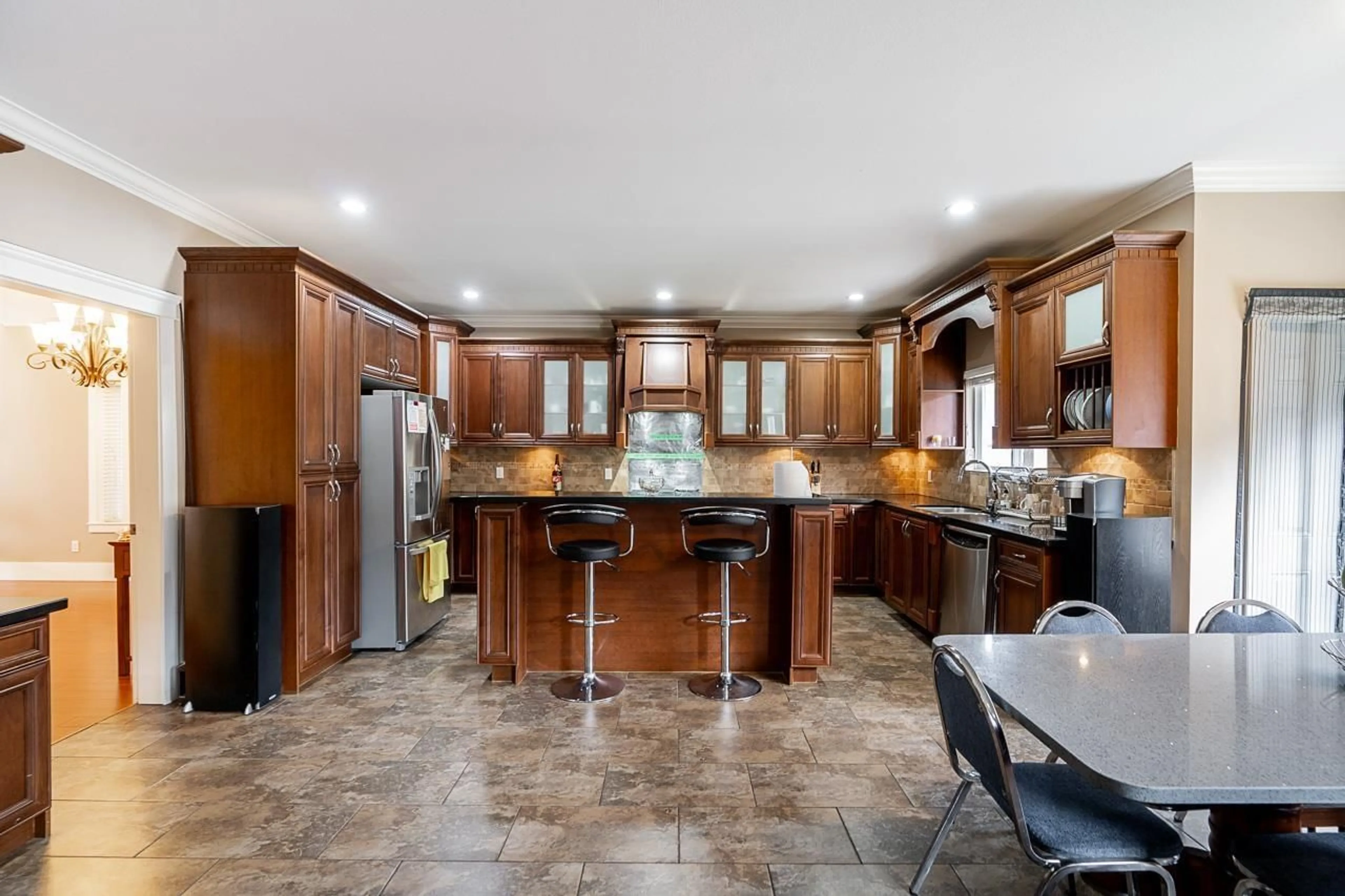 Open concept kitchen, ceramic/tile floor for 27760 PULLMAN, Abbotsford British Columbia V4X0A2