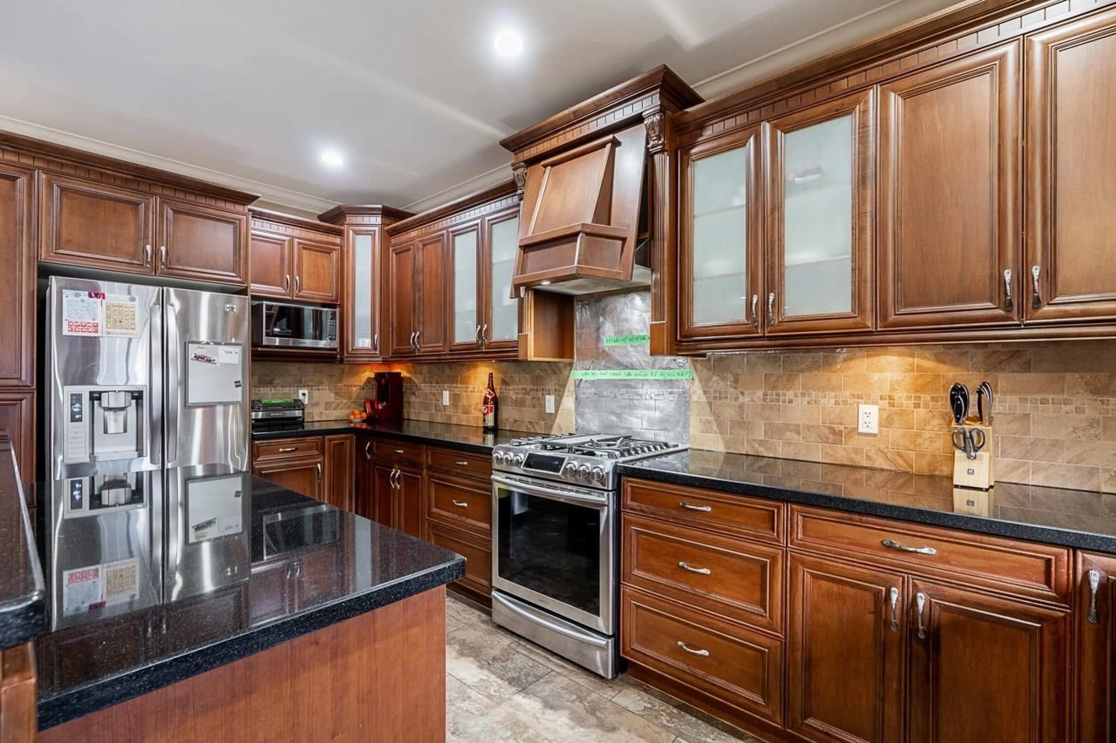Open concept kitchen, ceramic/tile floor for 27760 PULLMAN, Abbotsford British Columbia V4X0A2