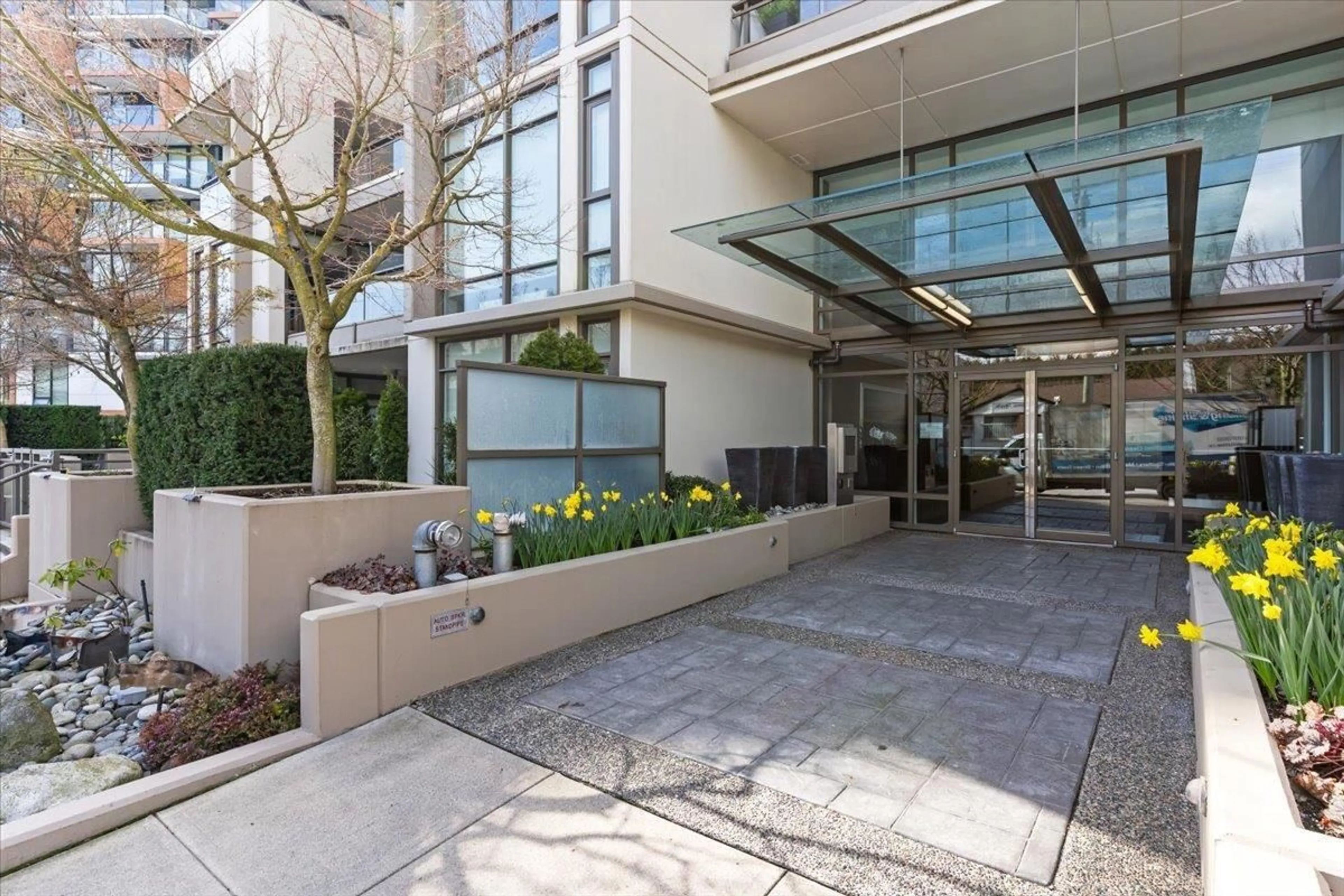Indoor foyer for 907 - 1455 GEORGE, White Rock British Columbia V4B0A9