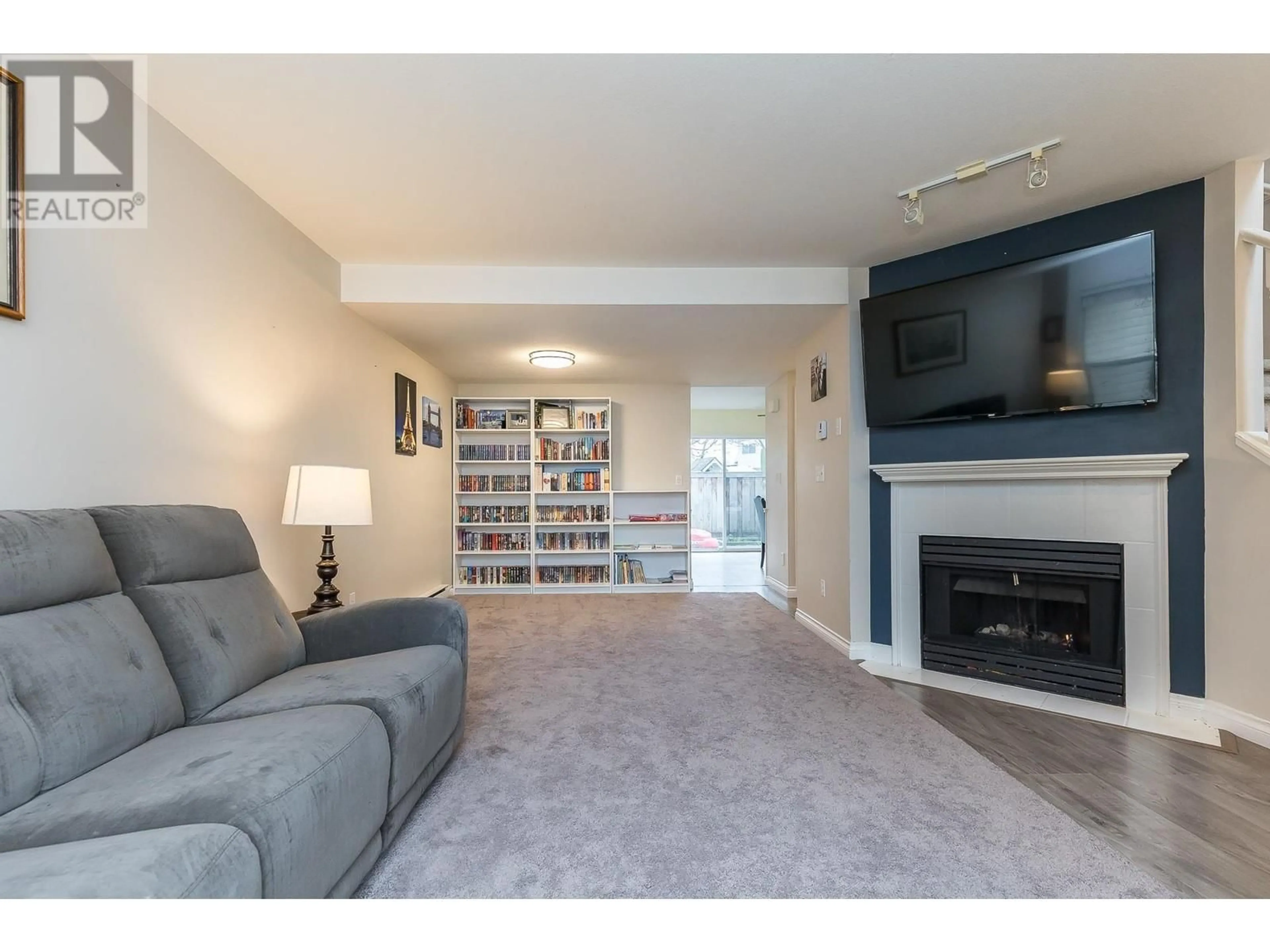 Living room with furniture, unknown for 71 - 11588 232 STREET, Maple Ridge British Columbia V2X0J6