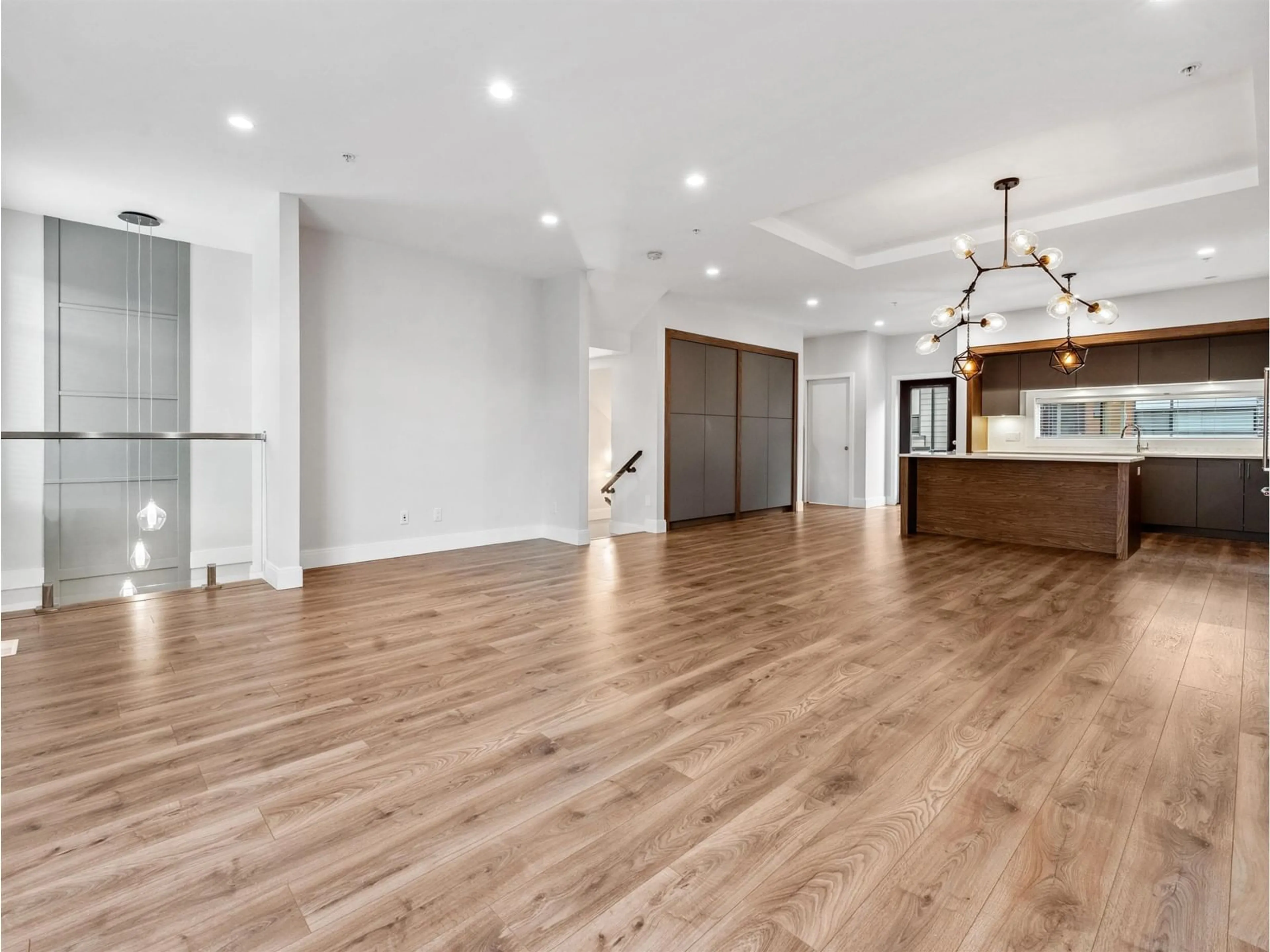 Open concept kitchen, wood/laminate floor for 40 - 33209 CHERRY, Mission British Columbia V2V0G8
