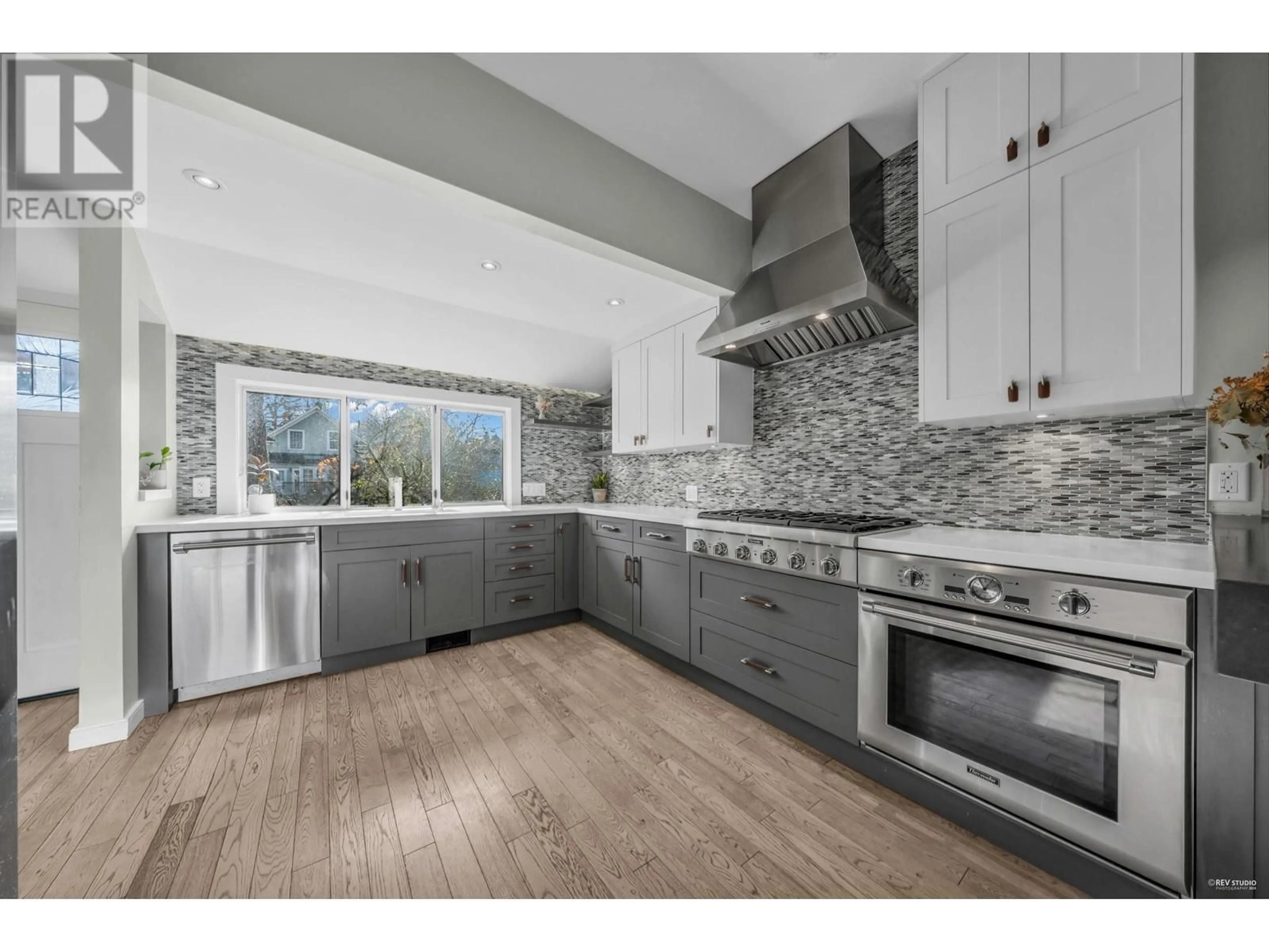 Open concept kitchen, ceramic/tile floor for 158 26TH AVENUE, Vancouver British Columbia V5V2G9