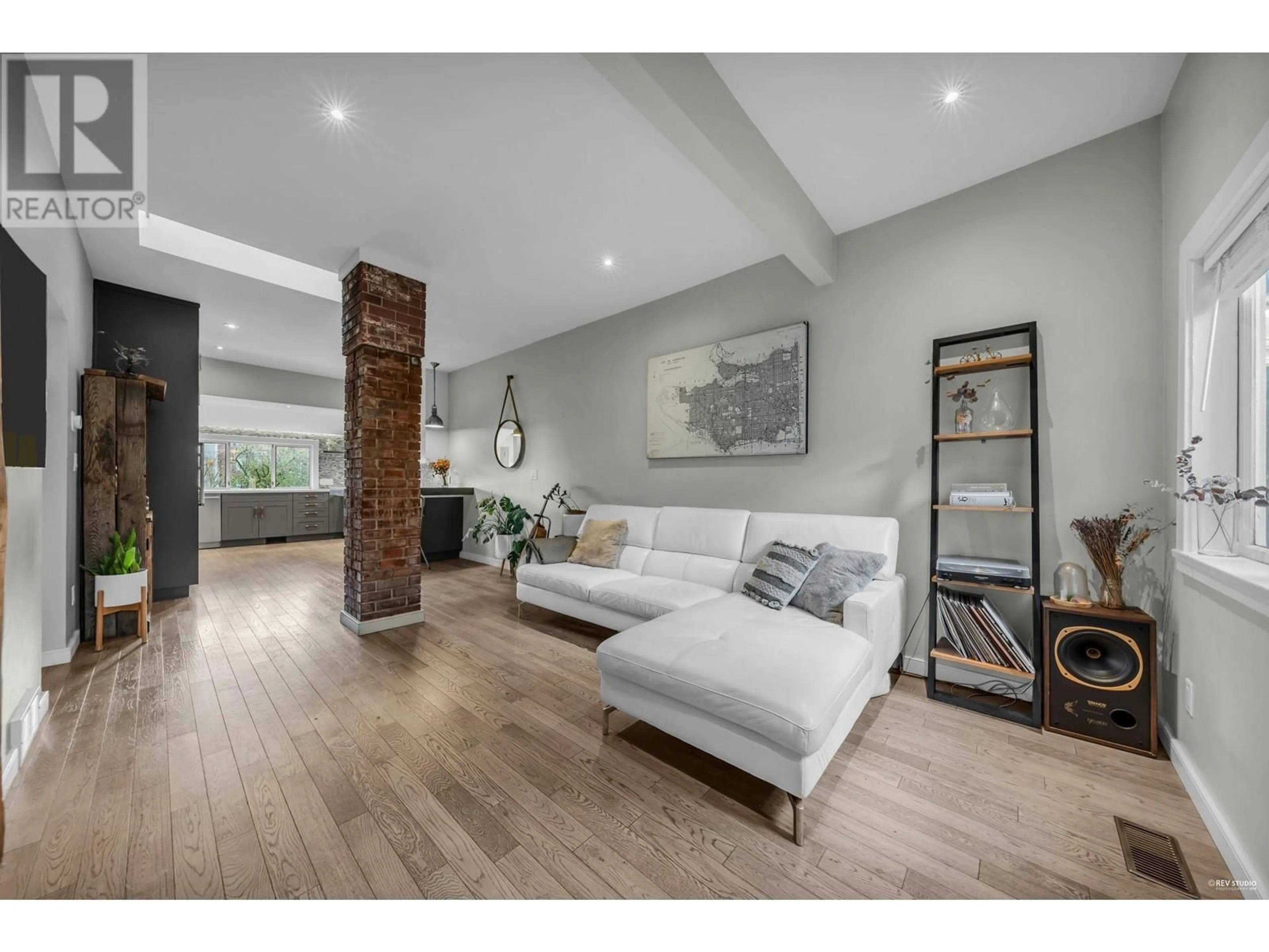 Living room with furniture, unknown for 158 26TH AVENUE, Vancouver British Columbia V5V2G9