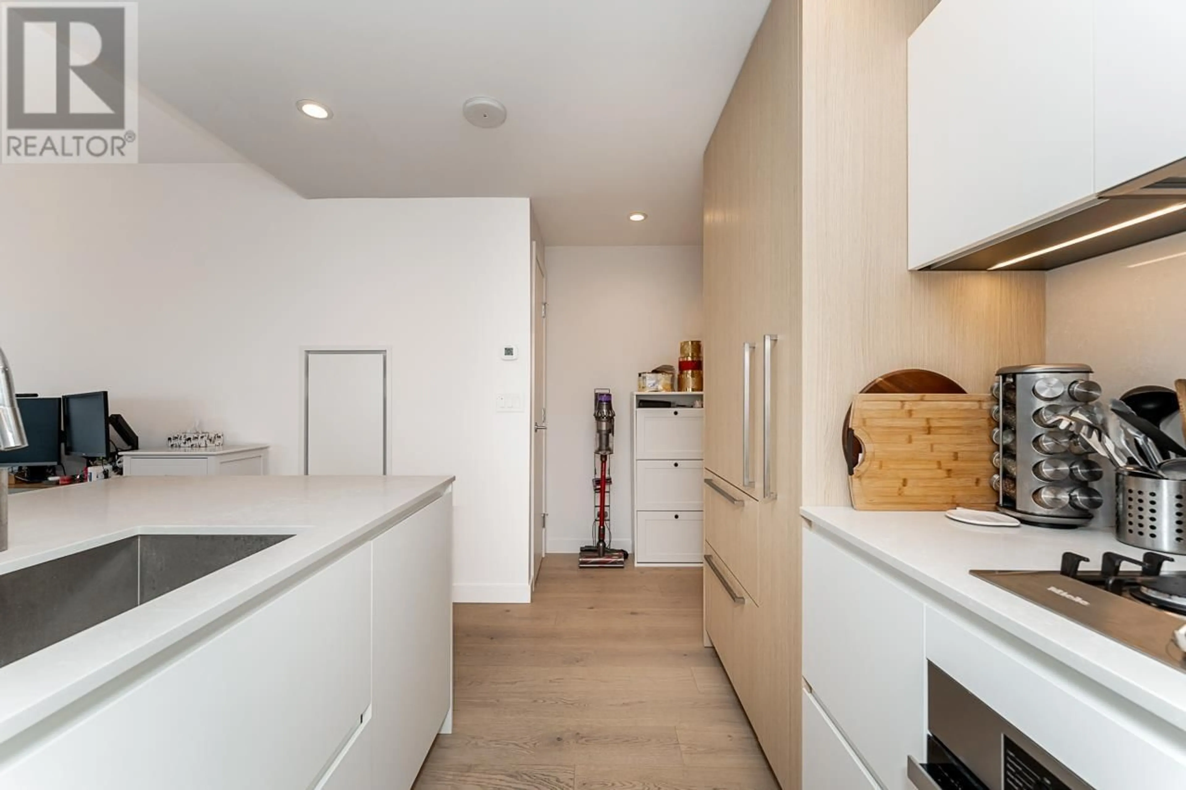 Unknown for 3502 - 6000 MCKAY AVENUE, Burnaby British Columbia V5H0K2