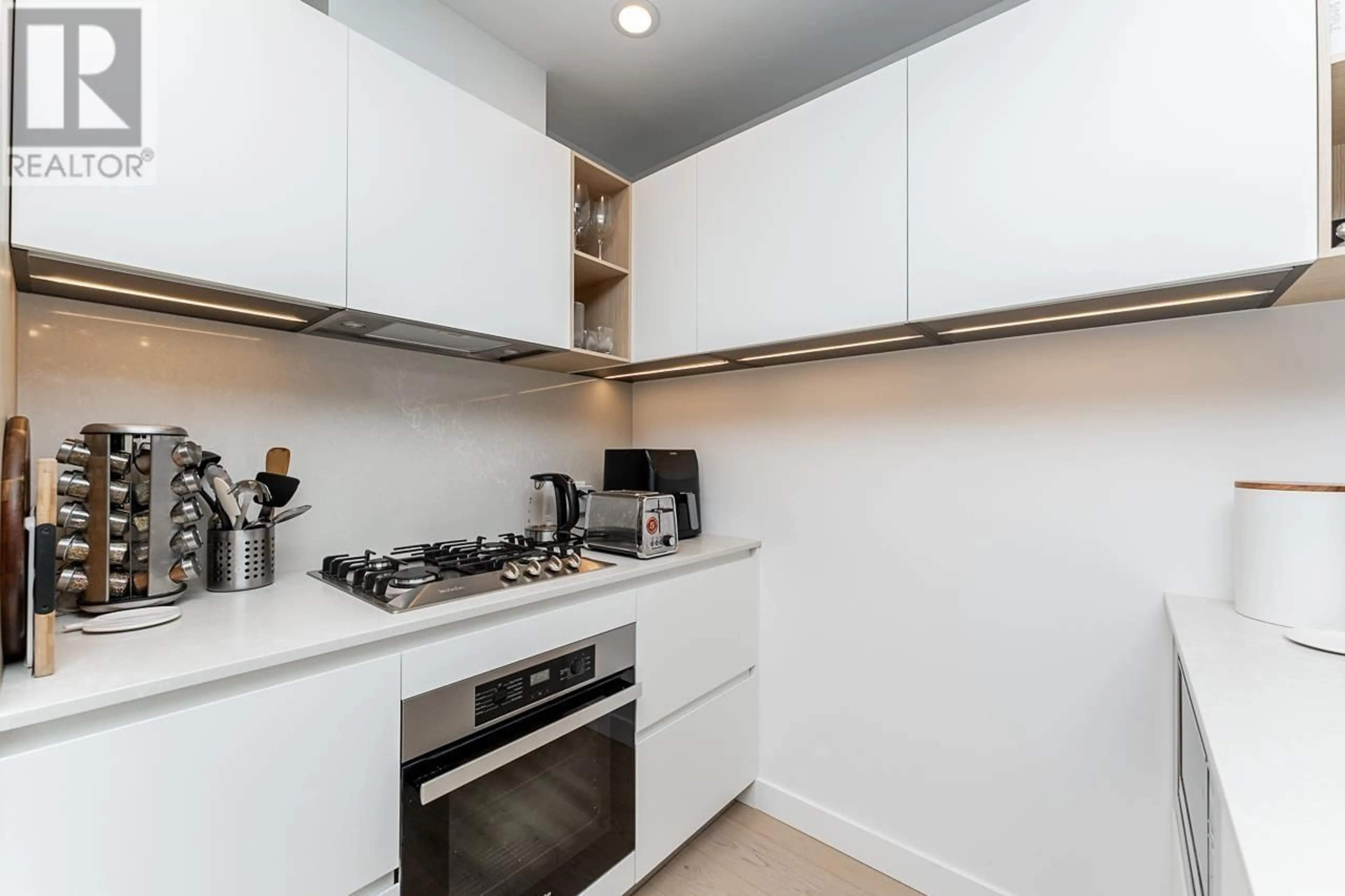 Standard kitchen, unknown for 3502 - 6000 MCKAY AVENUE, Burnaby British Columbia V5H0K2