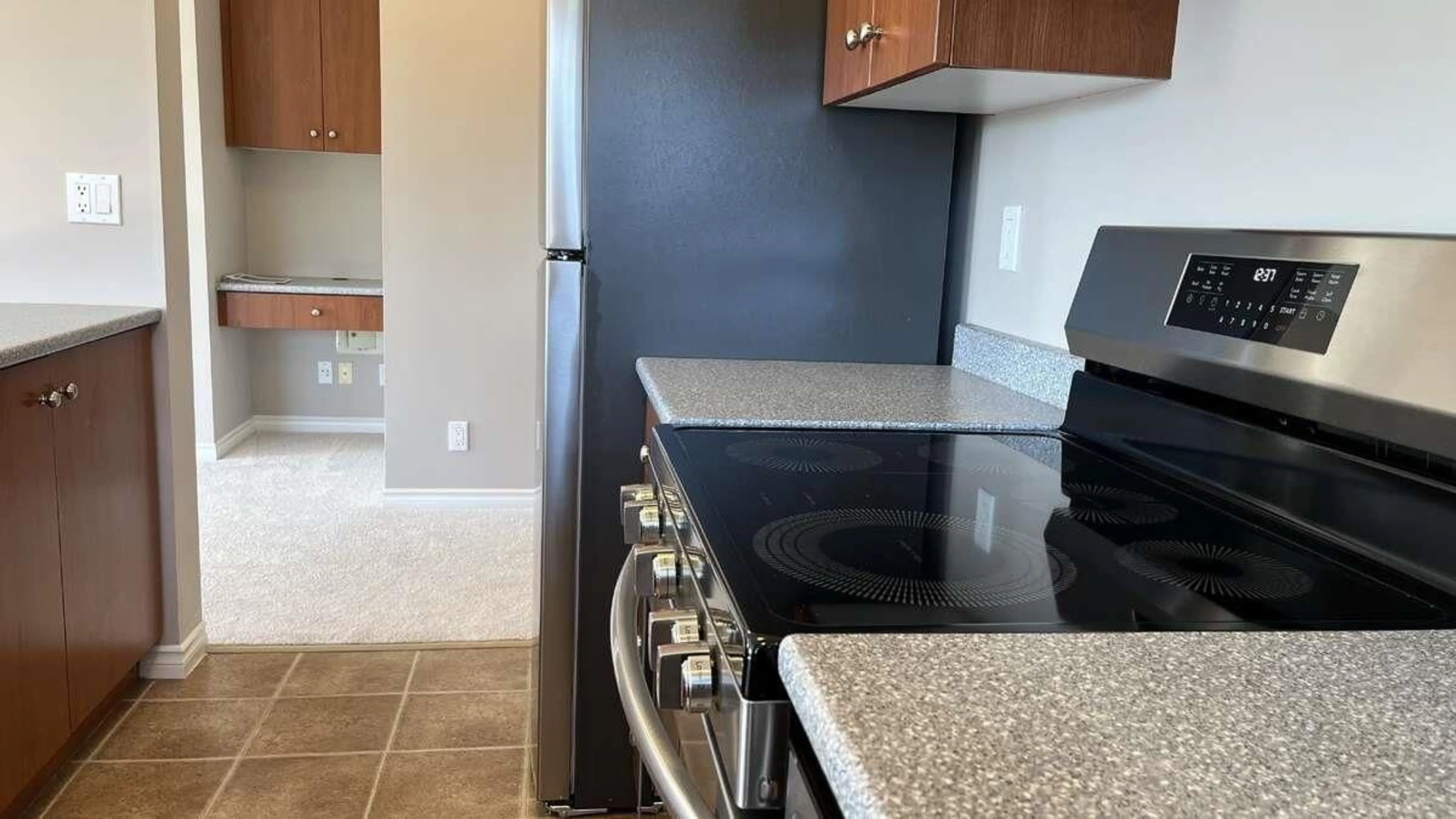 Standard kitchen, unknown for 402 - 32063 MT WADDINGTON, Abbotsford British Columbia V2T2E7