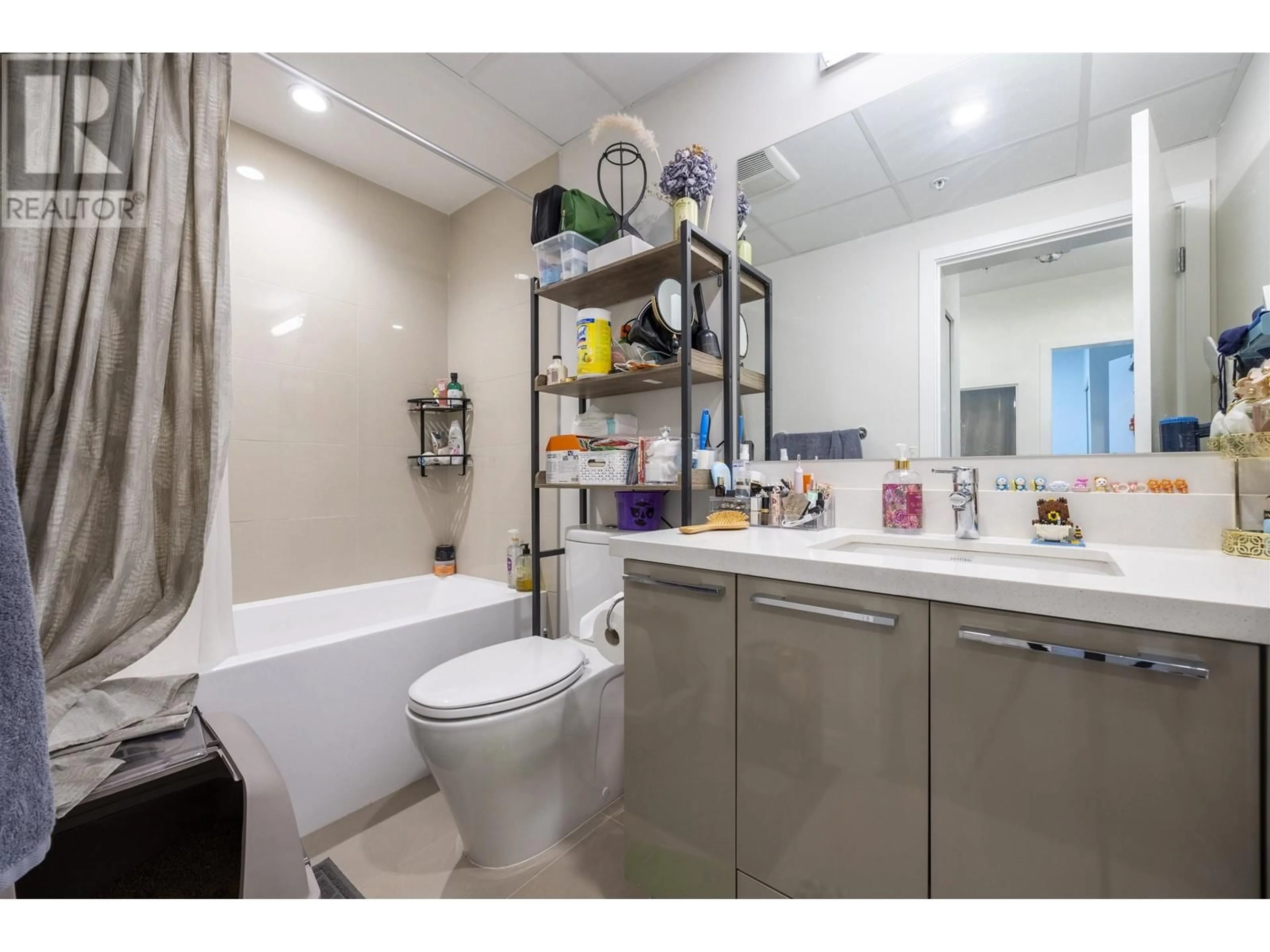 Standard bathroom, ceramic/tile floor for 108 - 10177 RIVER DRIVE, Richmond British Columbia V6X0S2