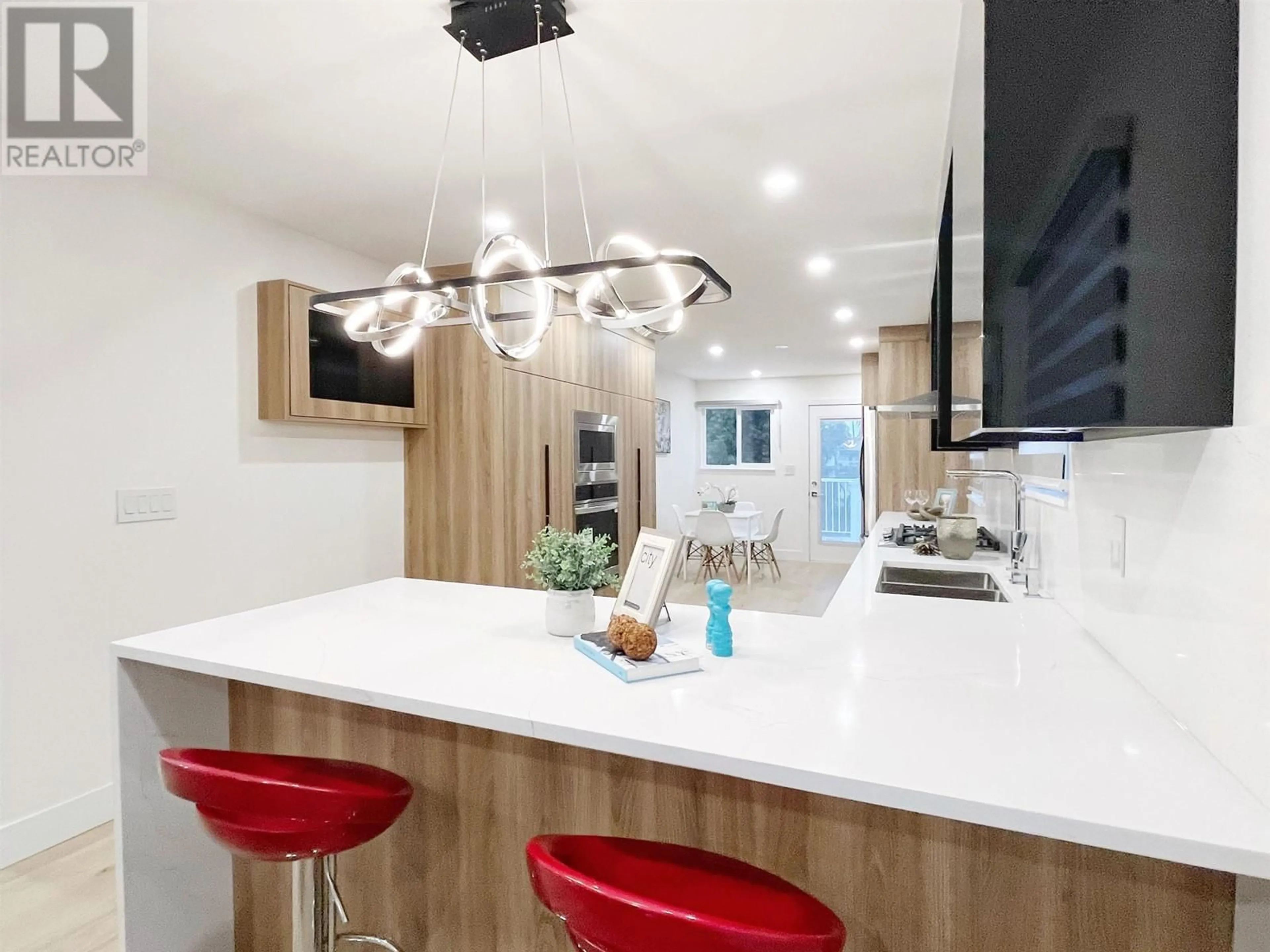 Contemporary kitchen, unknown for 1828 LAURIER AVENUE, Port Coquitlam British Columbia V3B2C4