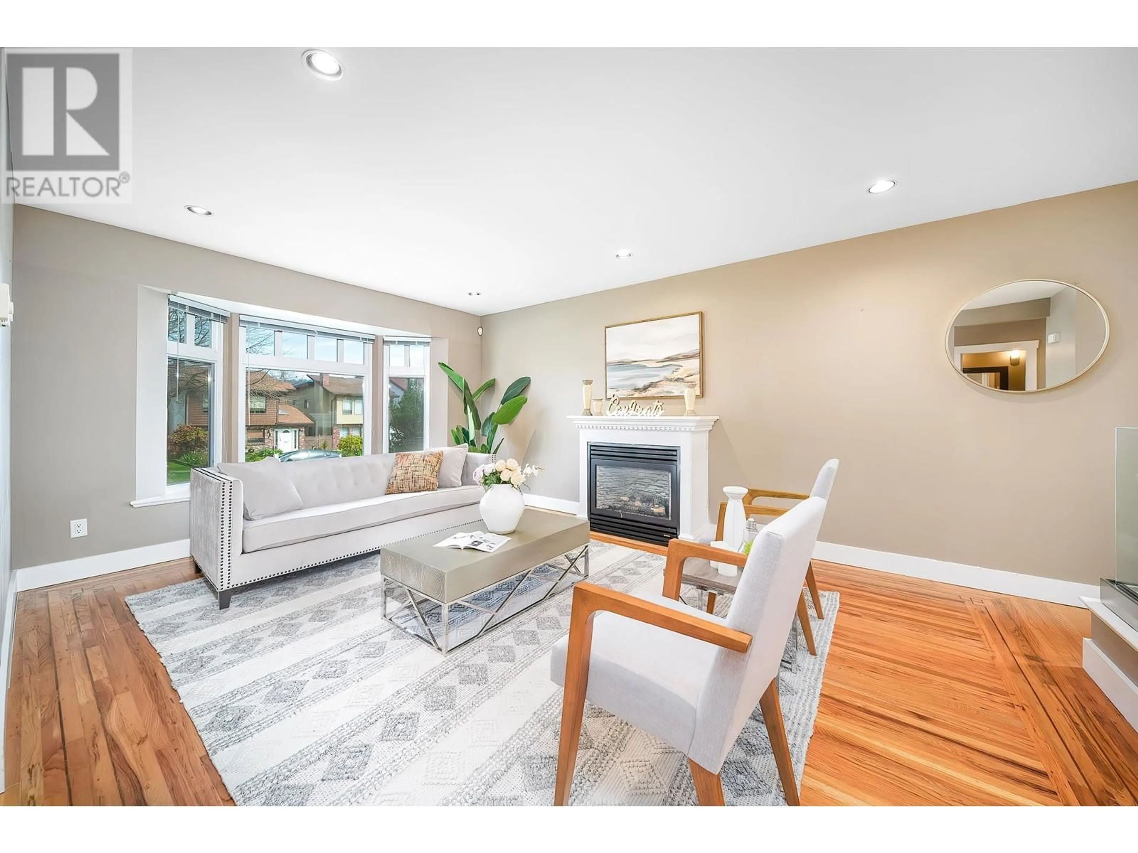 Living room with furniture, wood/laminate floor for 2862 22ND AVENUE, Vancouver British Columbia V6L1M6