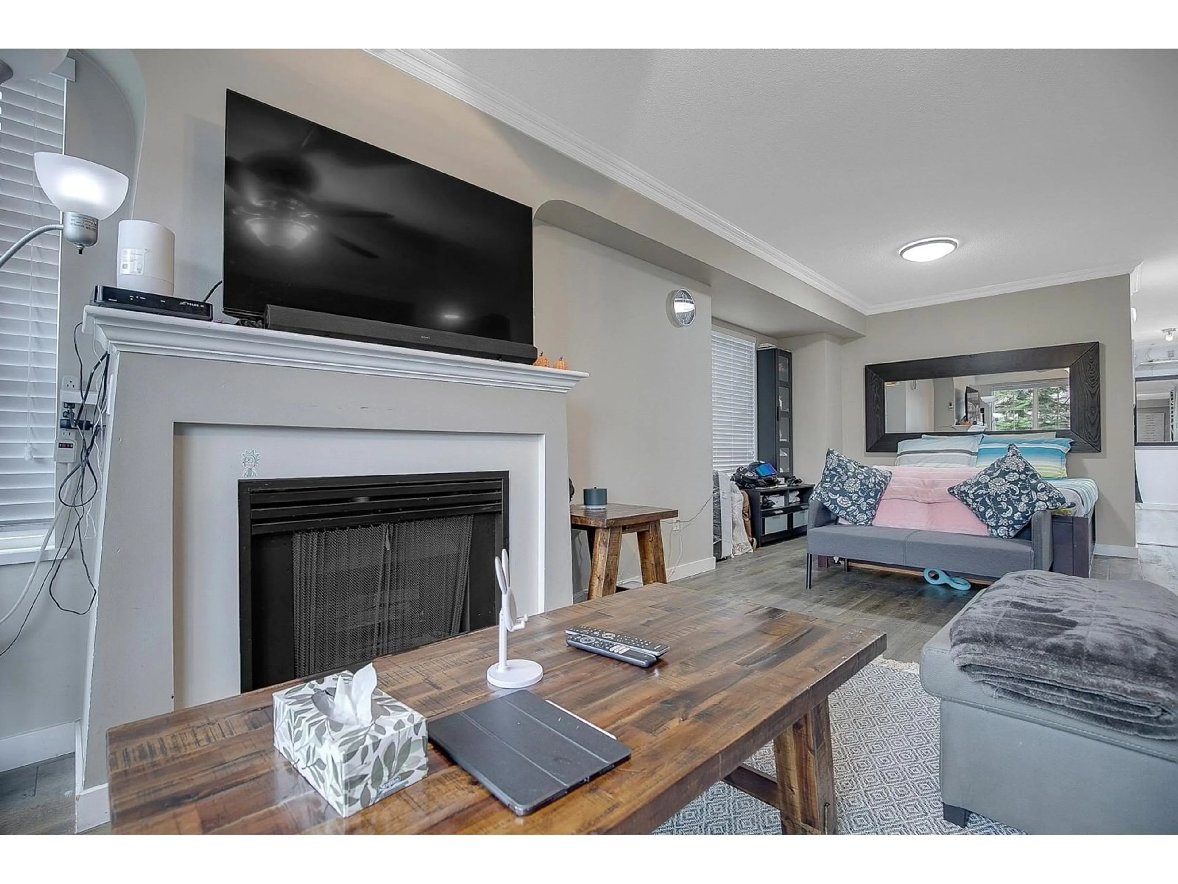 Living room with furniture, wood/laminate floor for 19 - 12778 66, Surrey British Columbia V3W1K9