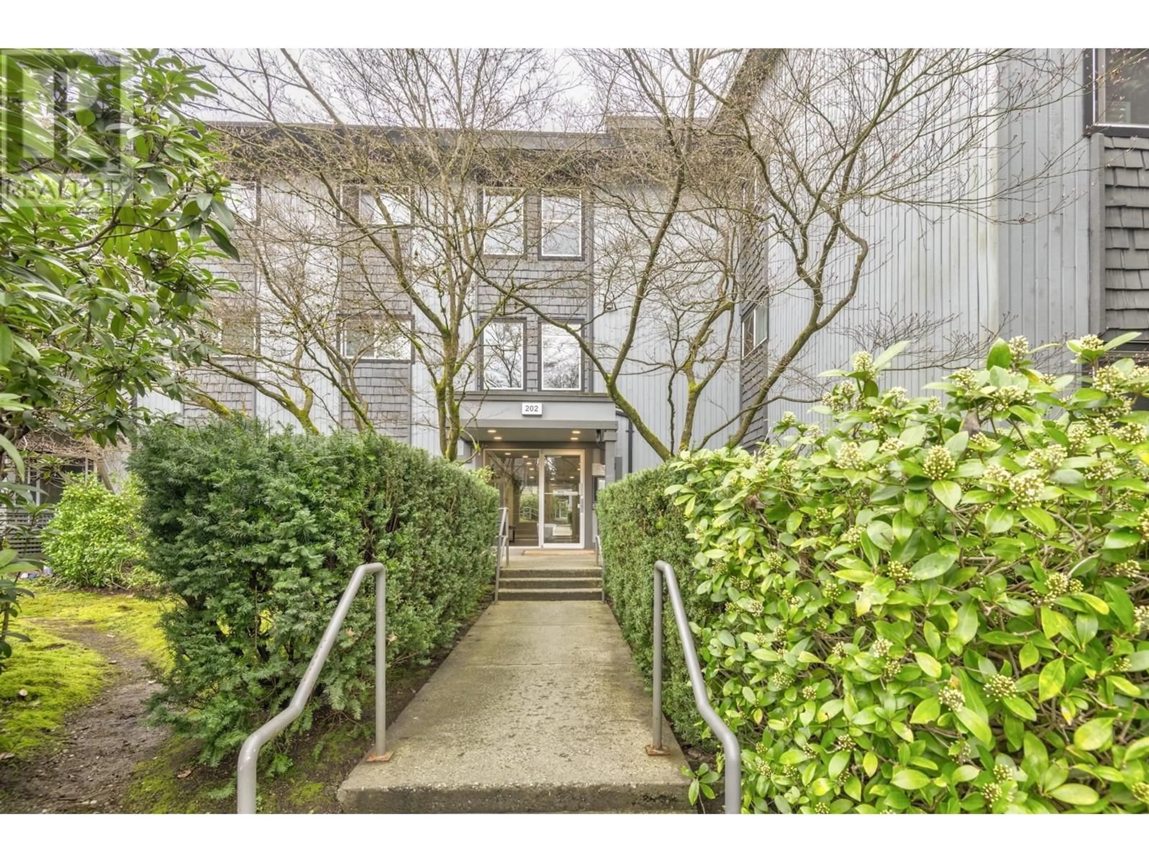 Indoor foyer for 221 - 202 WESTHILL PLACE, Port Moody British Columbia V3H1V2