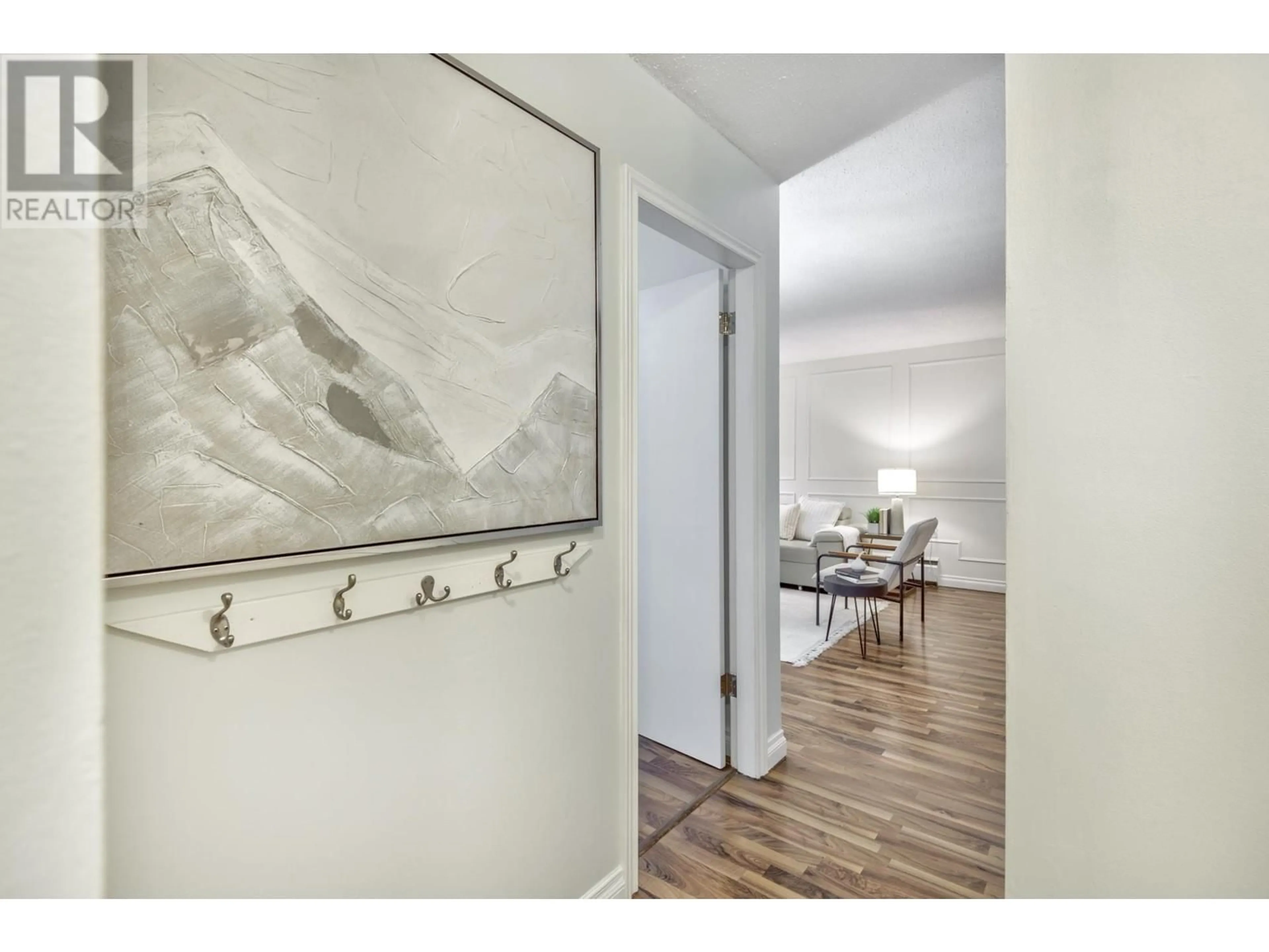 Indoor entryway for 221 - 202 WESTHILL PLACE, Port Moody British Columbia V3H1V2