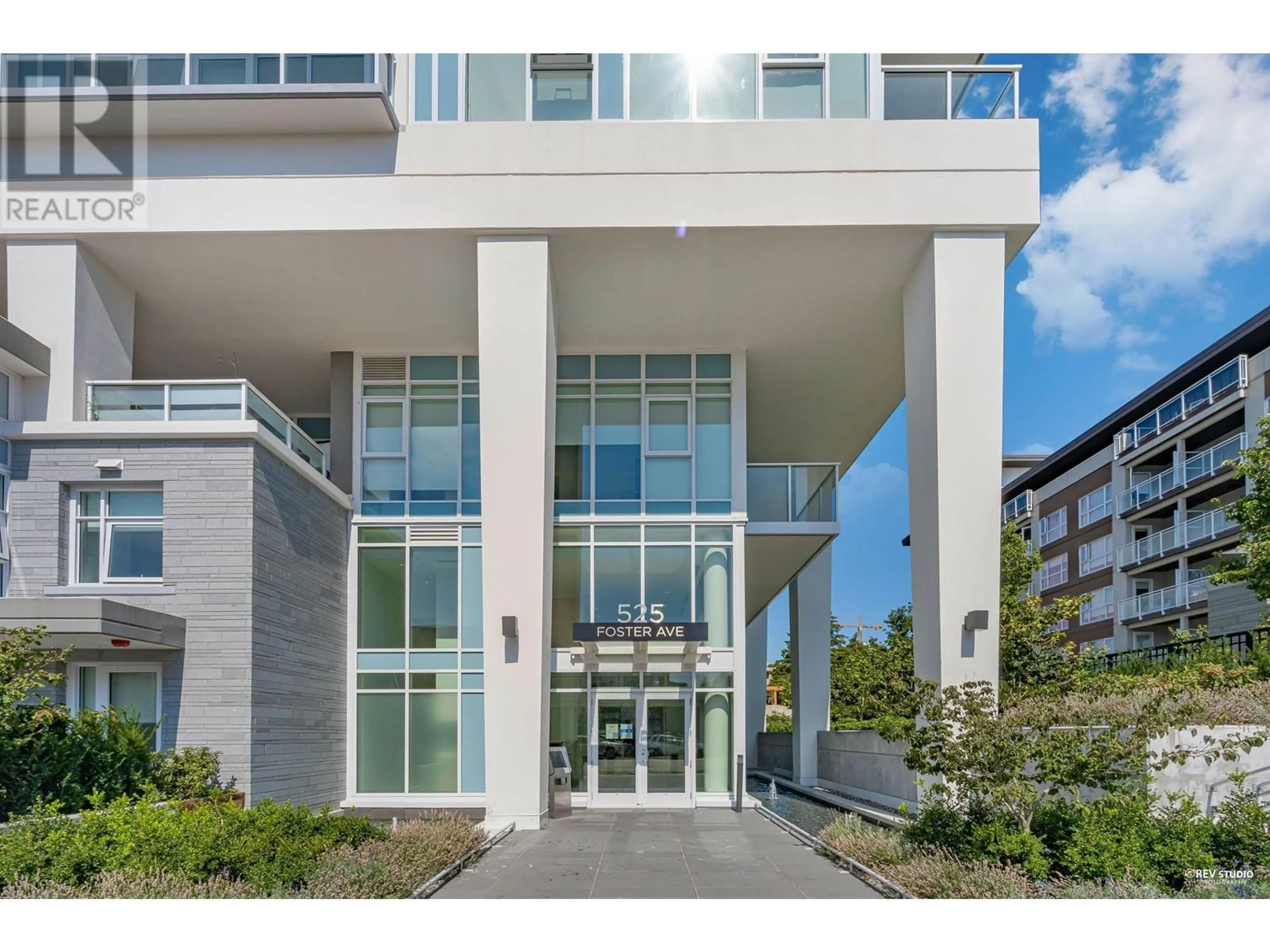 Indoor foyer for 1506 - 525 FOSTER AVENUE, Coquitlam British Columbia V3J0H6