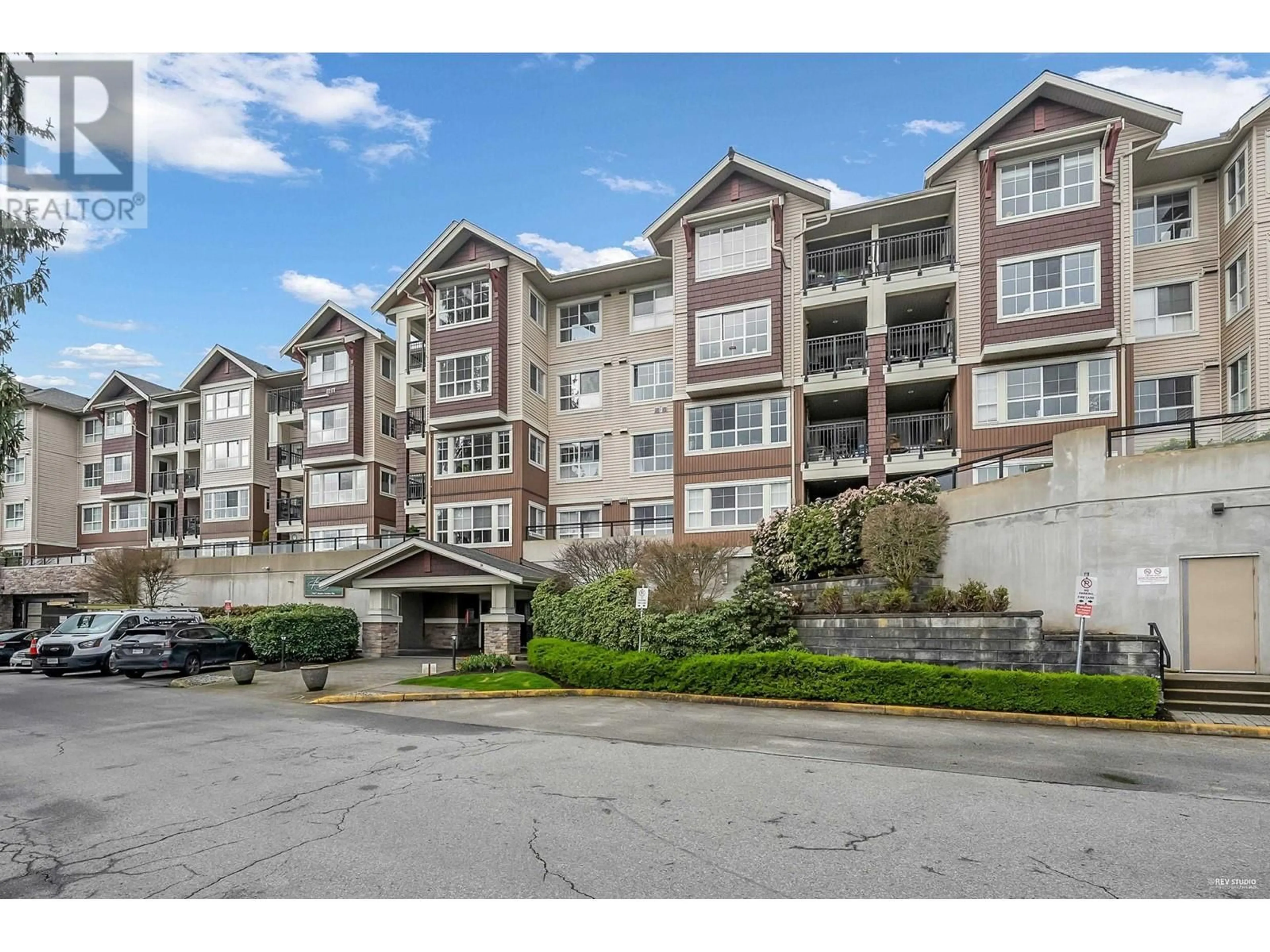 Indoor foyer for 223 - 19677 MEADOW GARDENS WAY, Pitt Meadows British Columbia V3Y0A2