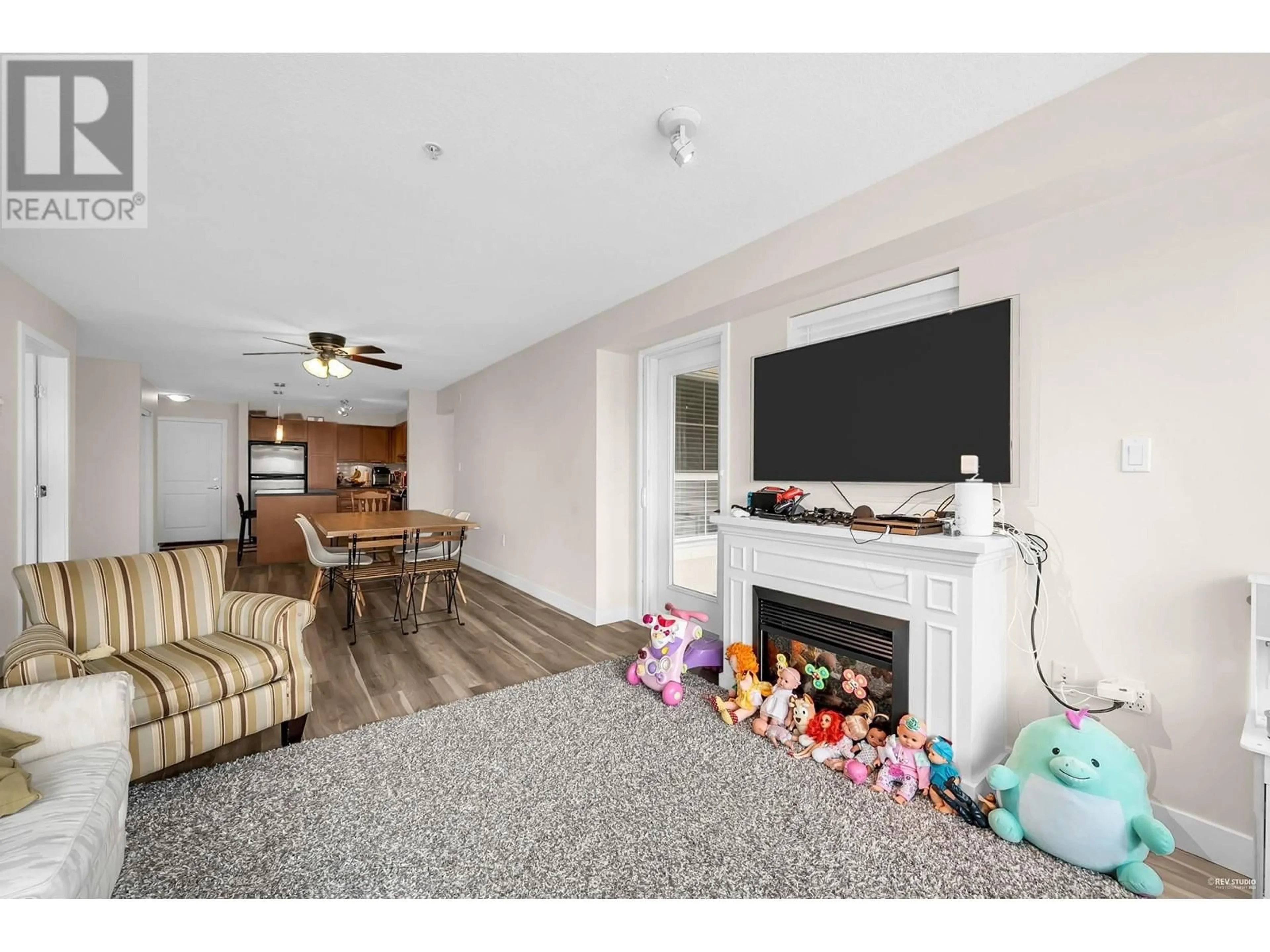 Living room with furniture, unknown for 223 - 19677 MEADOW GARDENS WAY, Pitt Meadows British Columbia V3Y0A2