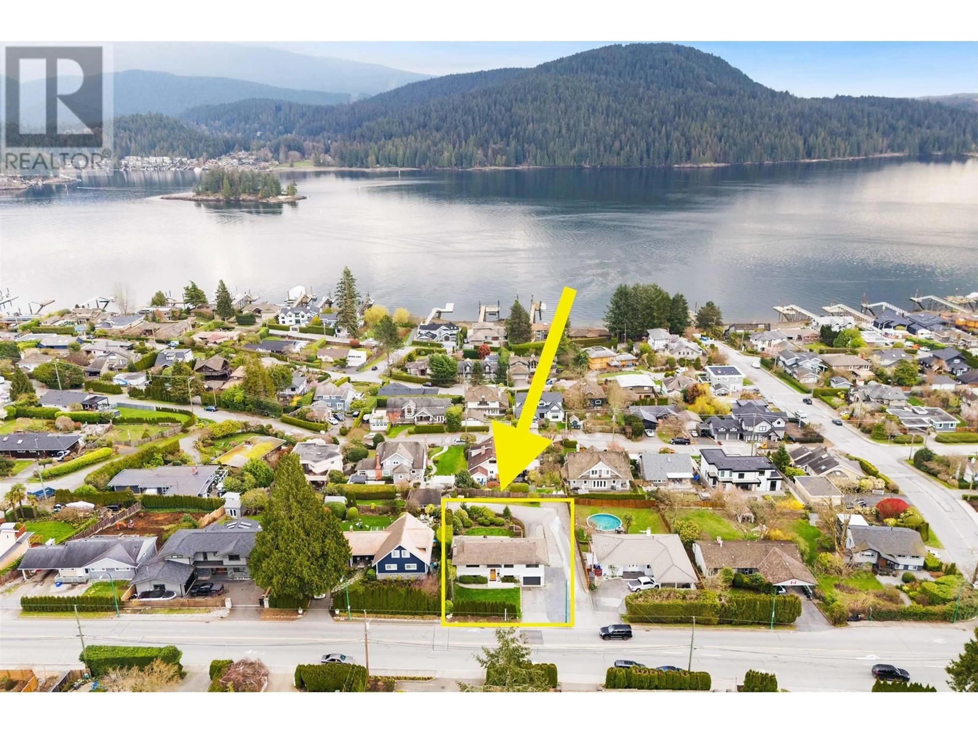 A pic from outside/outdoor area/front of a property/back of a property/a pic from drone, water/lake/river/ocean view for 542 DOLLARTON HIGHWAY, North Vancouver British Columbia V7G1N2