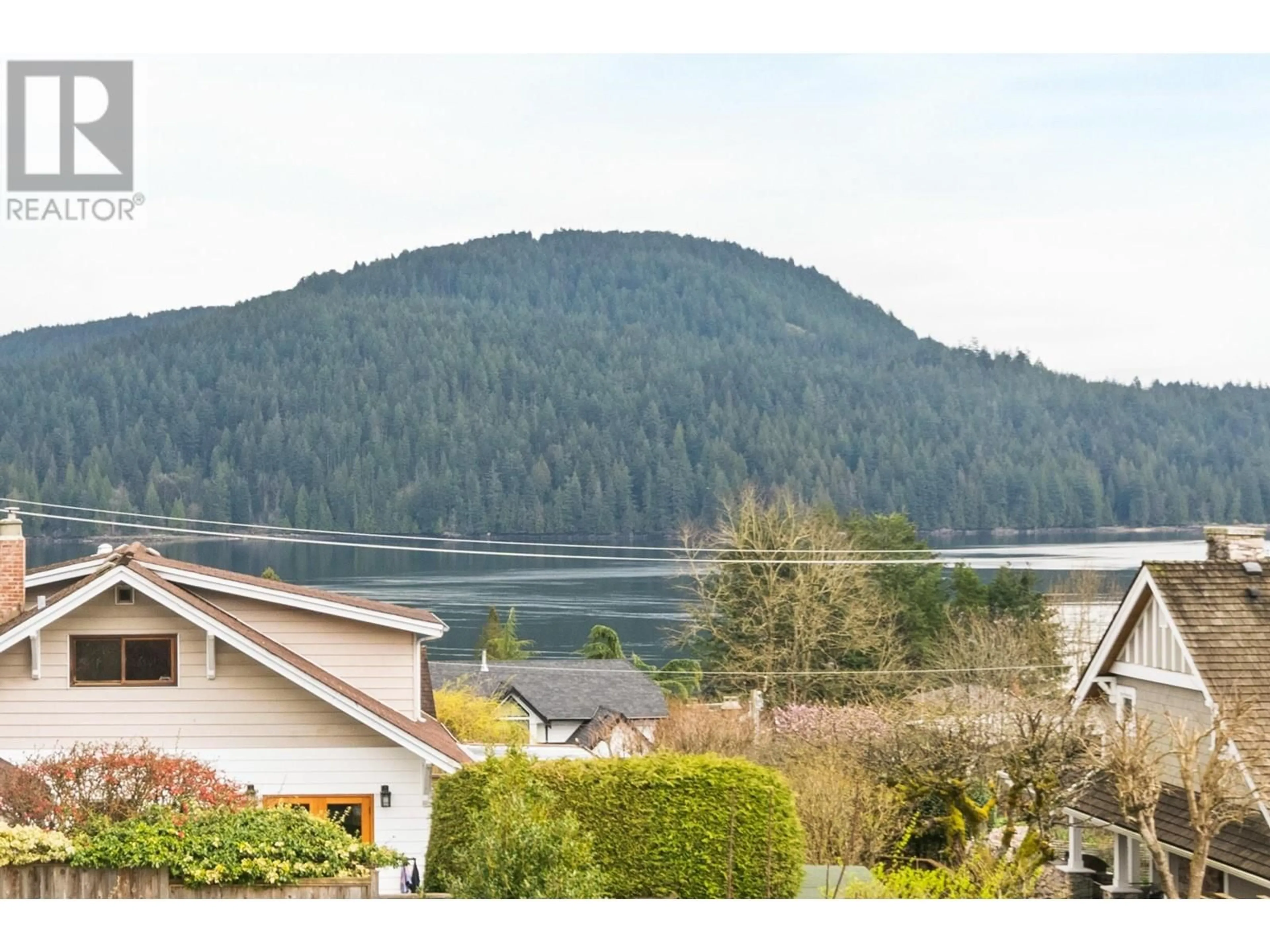 A pic from outside/outdoor area/front of a property/back of a property/a pic from drone, water/lake/river/ocean view for 542 DOLLARTON HIGHWAY, North Vancouver British Columbia V7G1N2